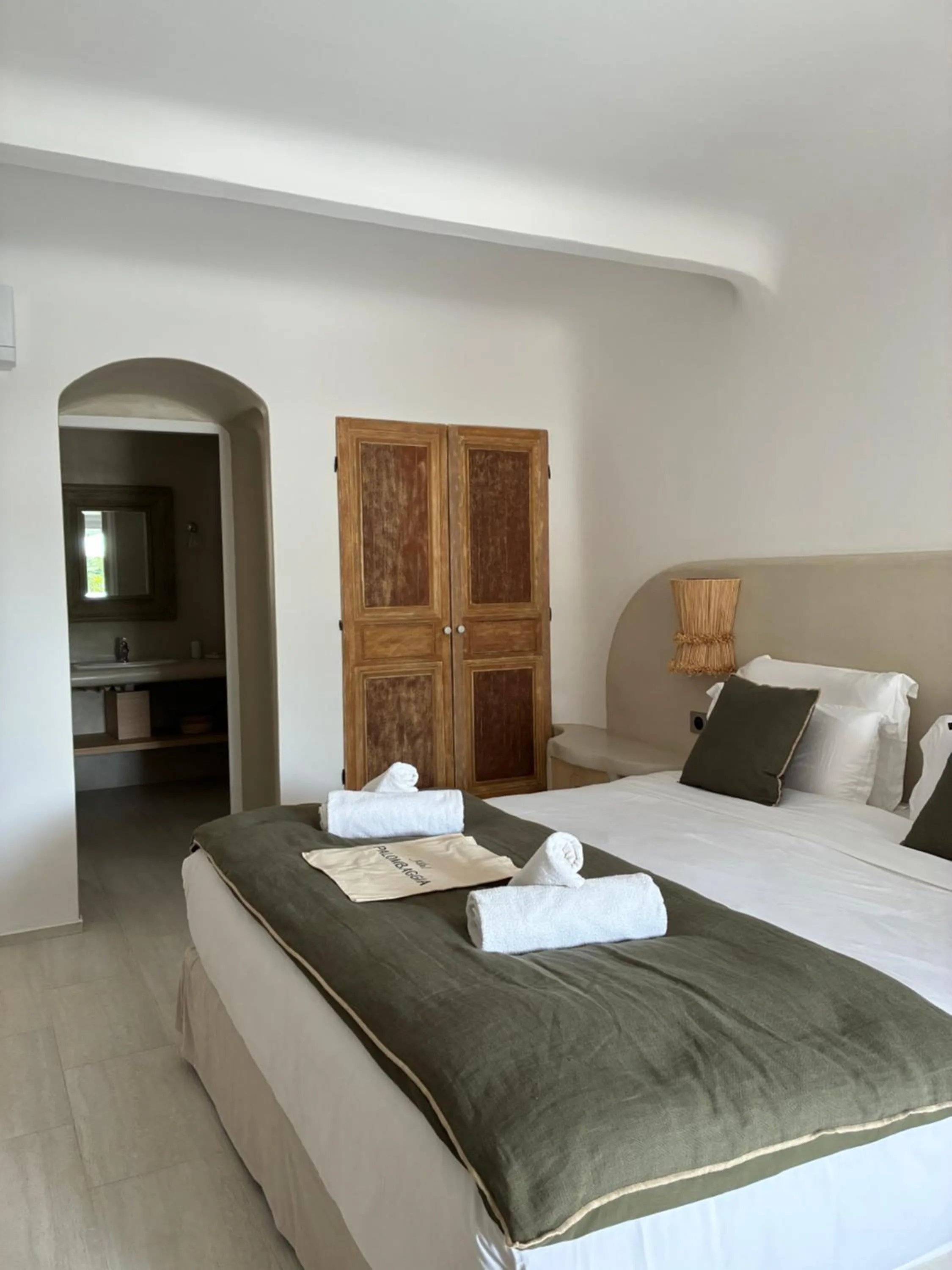 Photo of the whole room, Bed in Hôtel Palombaggia