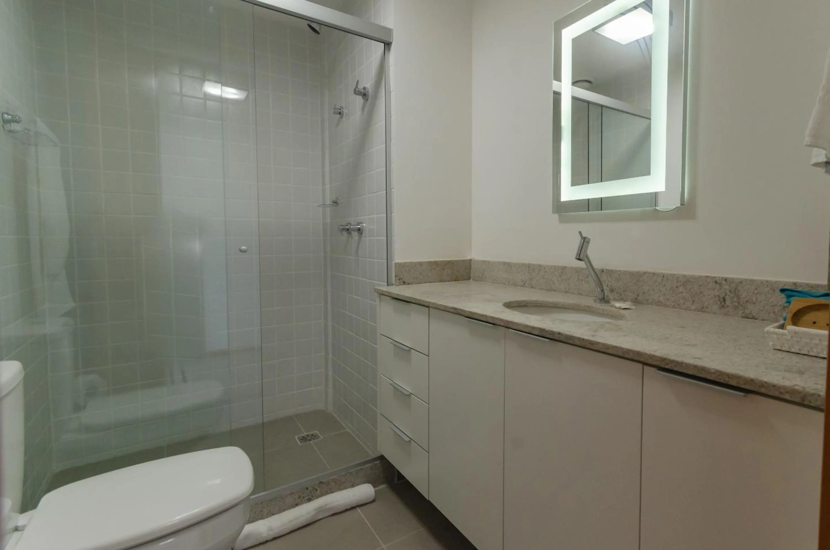 Bathroom in 360 Rio Santos Dumont