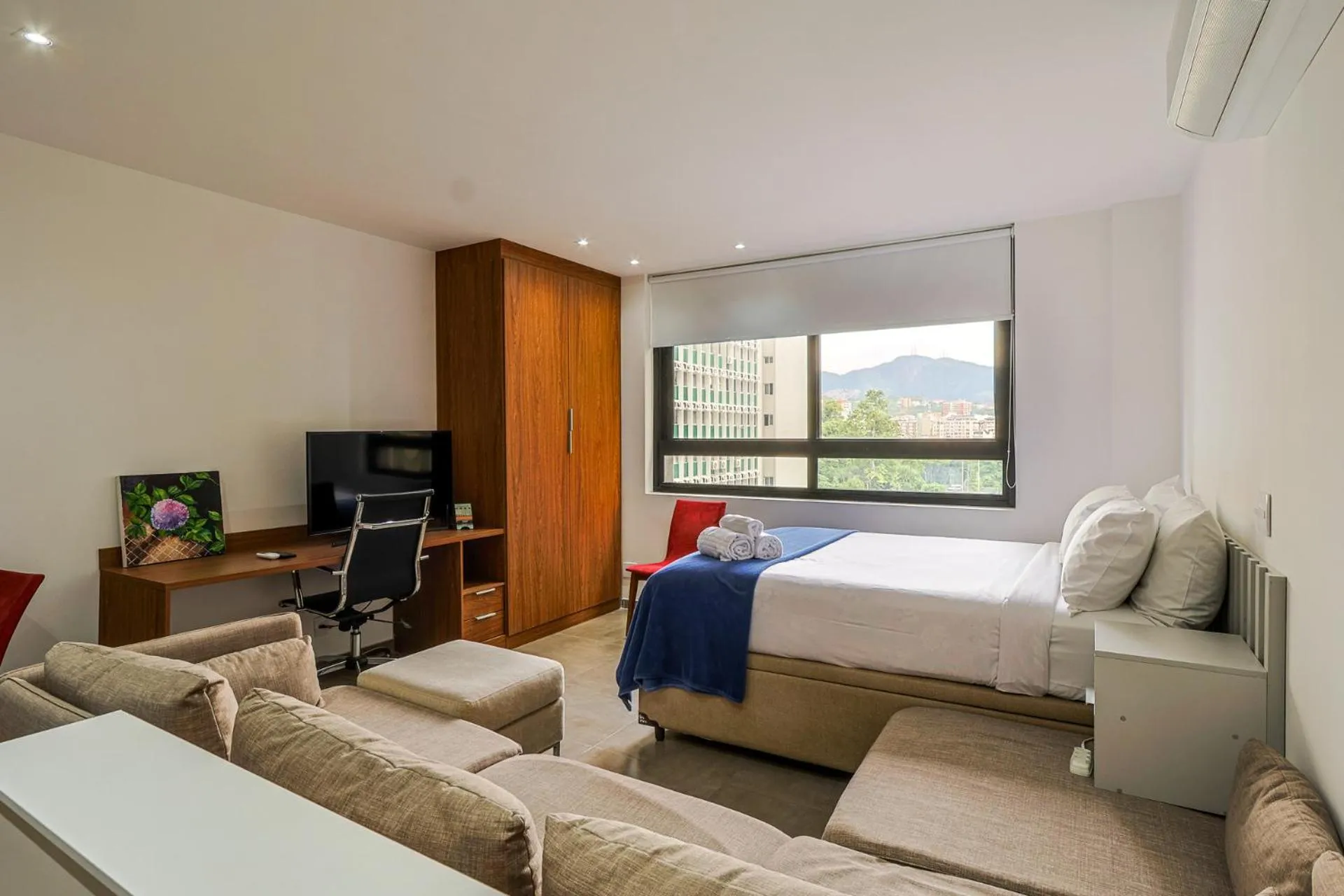 Photo of the whole room, Bed in 360 Rio Santos Dumont