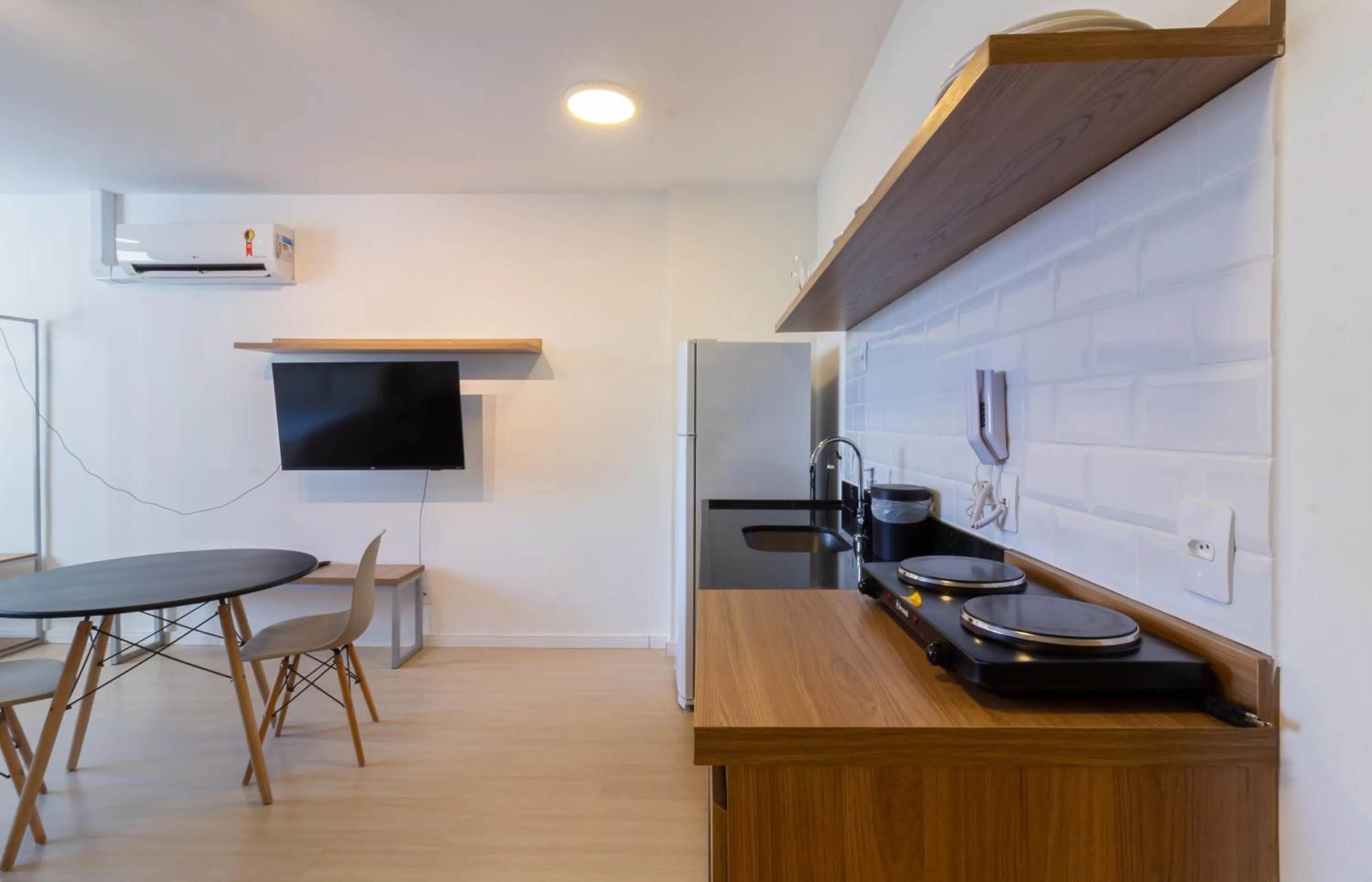 Kitchen or kitchenette in 360 Rio Santos Dumont