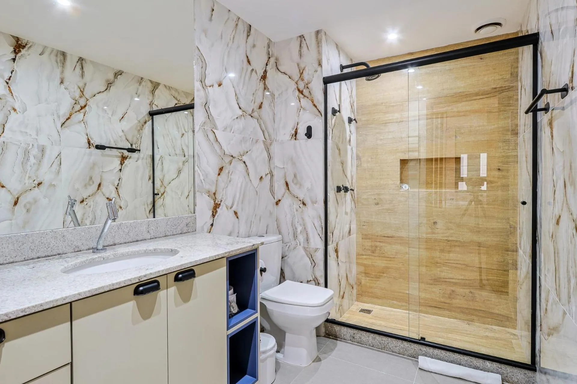 Bathroom in 360 Rio Santos Dumont