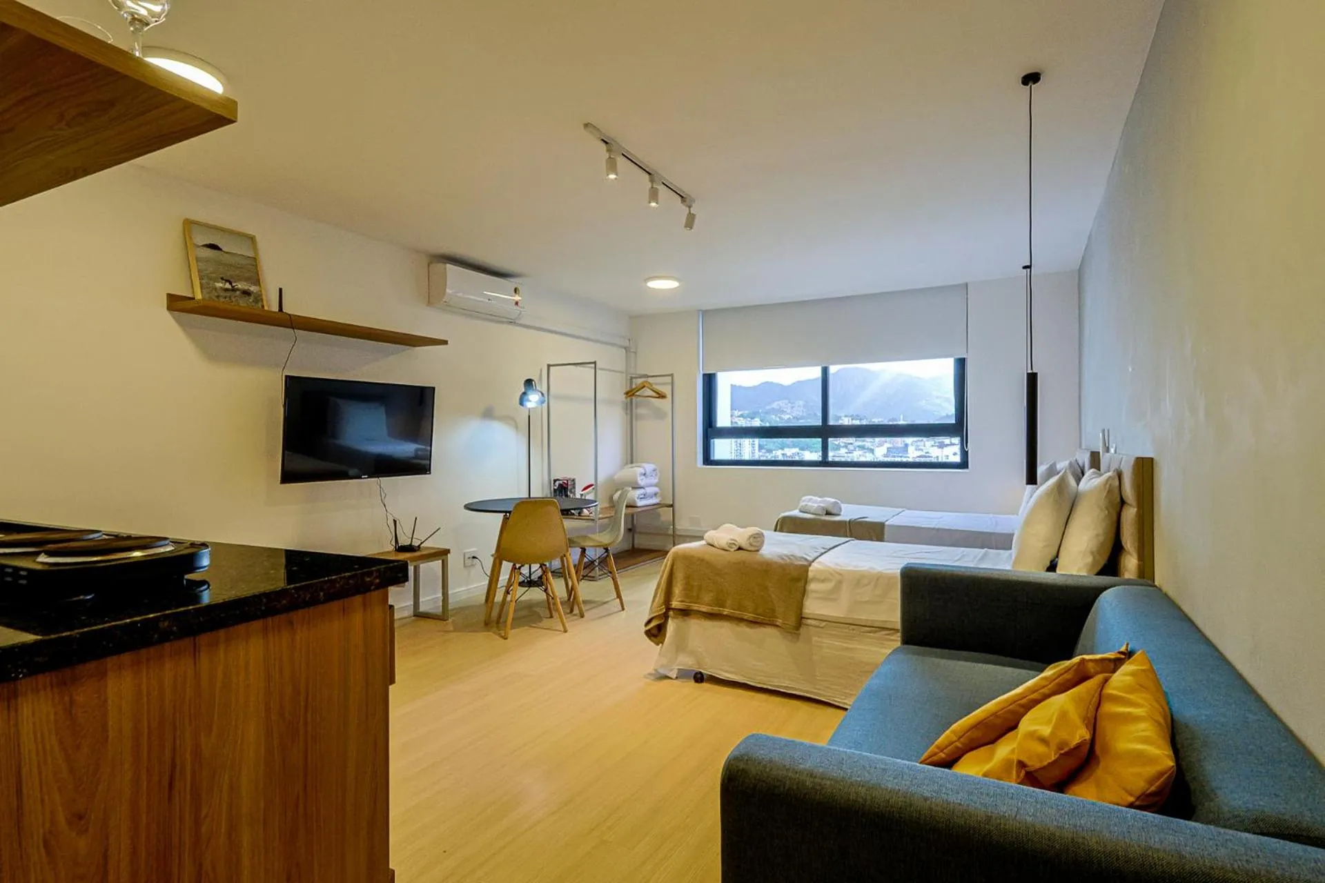 Photo of the whole room, Bed in 360 Rio Santos Dumont