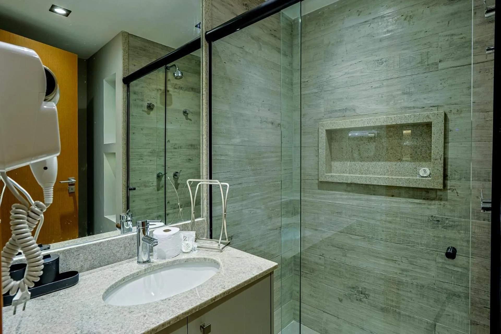 Bathroom in 360 Rio Santos Dumont