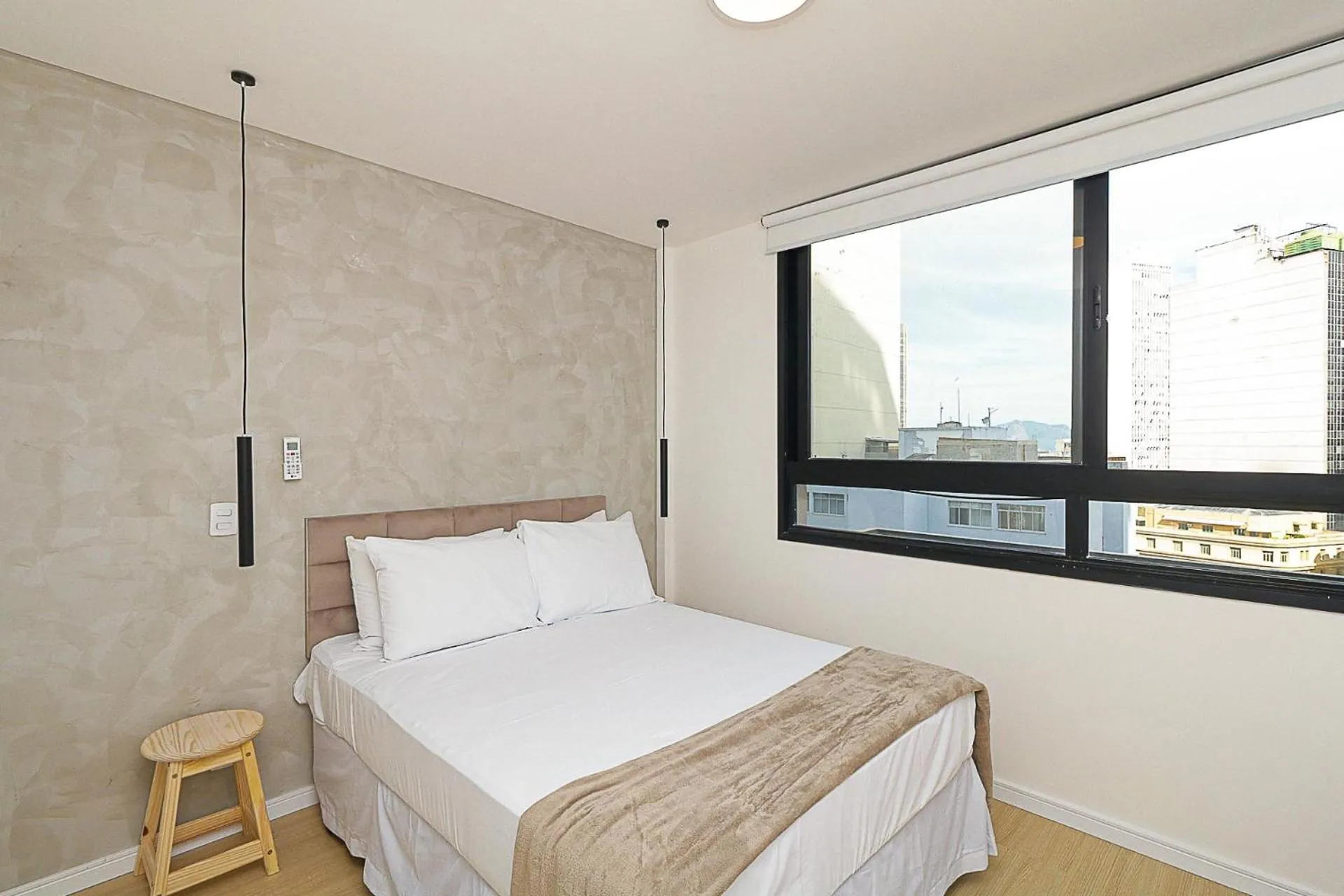 Photo of the whole room, Bed in 360 Rio Santos Dumont
