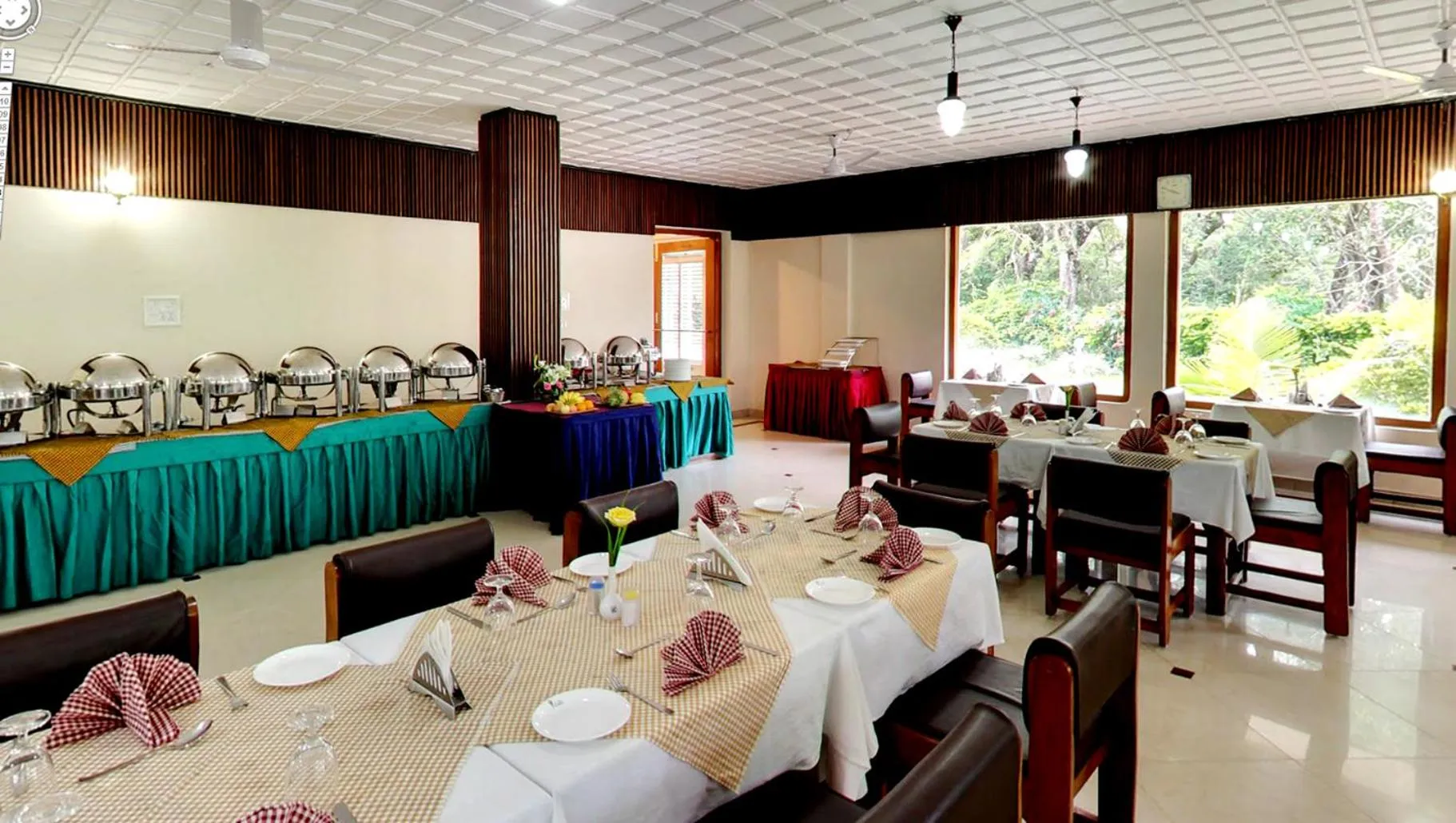 Restaurant/places to eat in KTDC Aranya Nivas