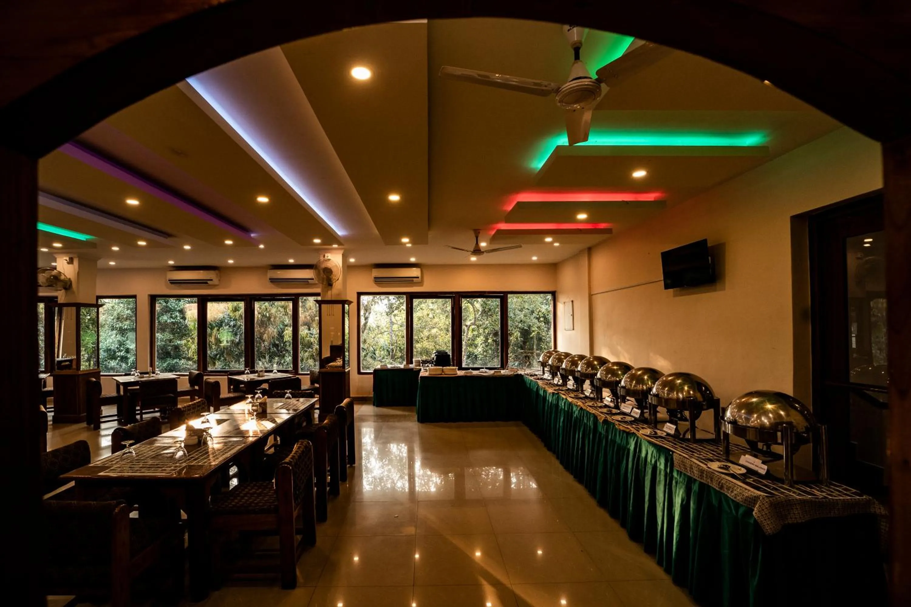 Restaurant/places to eat in KTDC Aranya Nivas