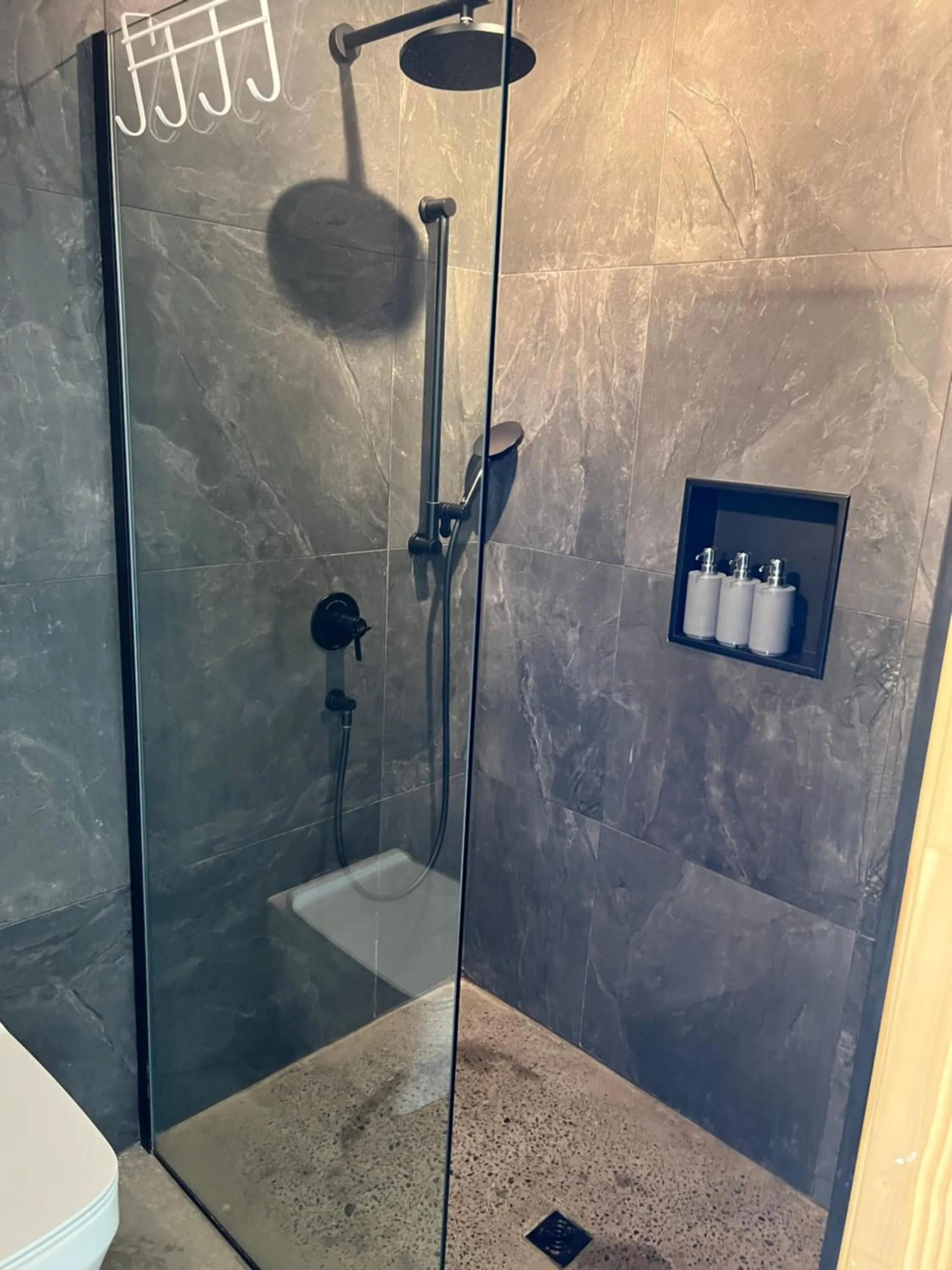 Shower in Magical Loft : Breathtaking View & Cozy Fireplace