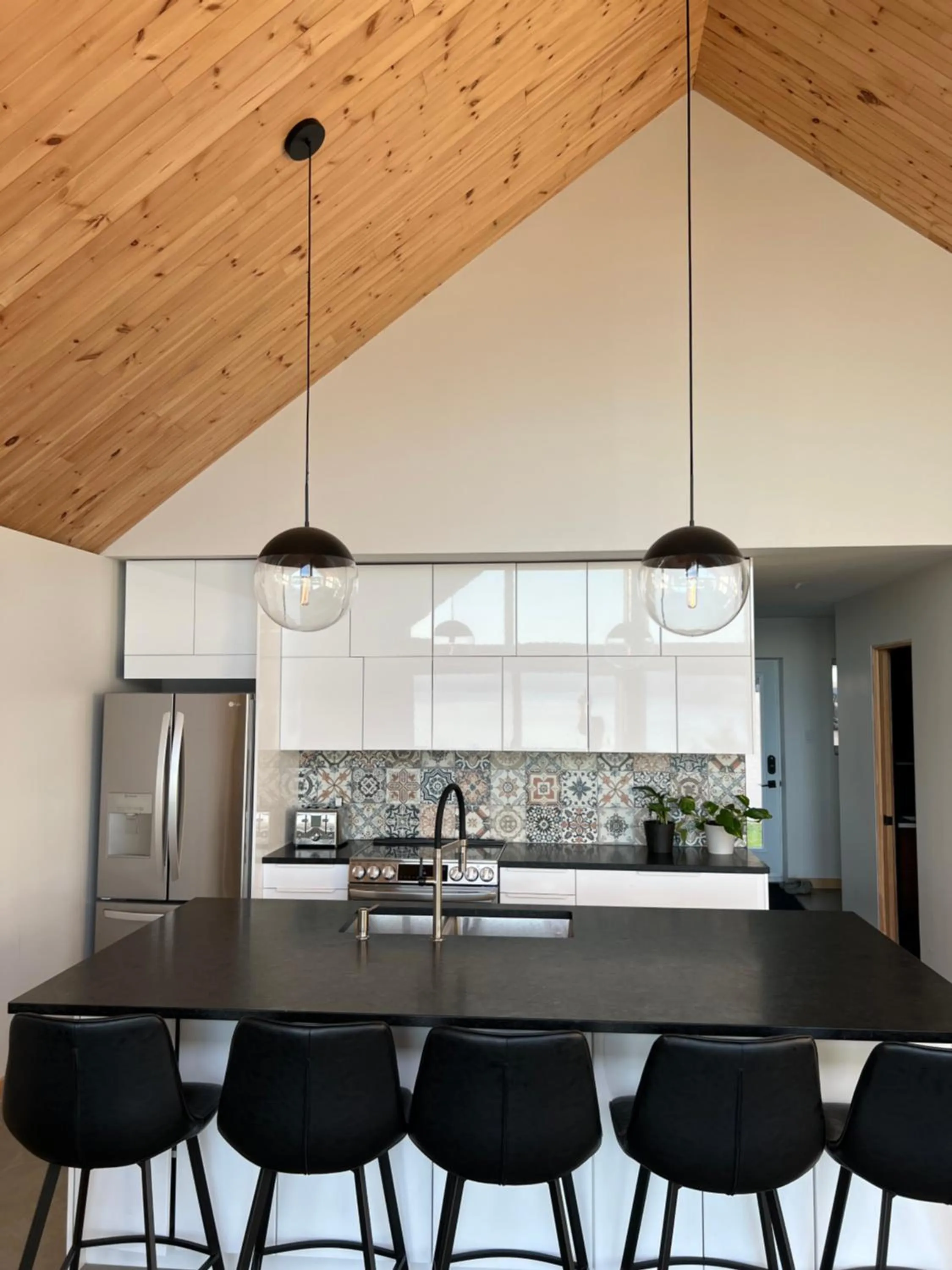 Kitchen or kitchenette in Magical Loft : Breathtaking View & Cozy Fireplace