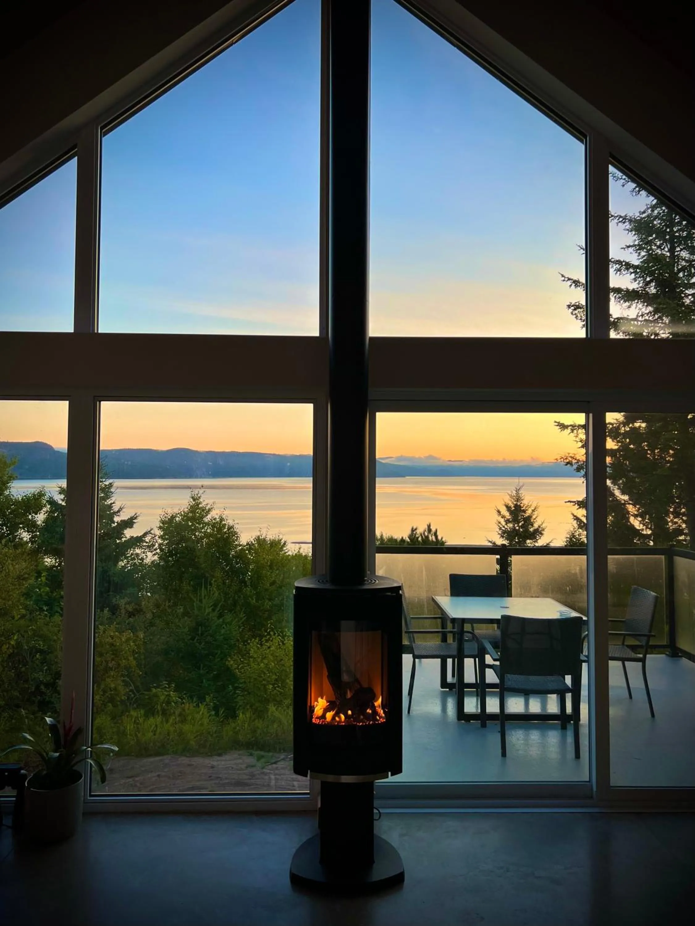 Patio in Magical Loft : Breathtaking View & Cozy Fireplace