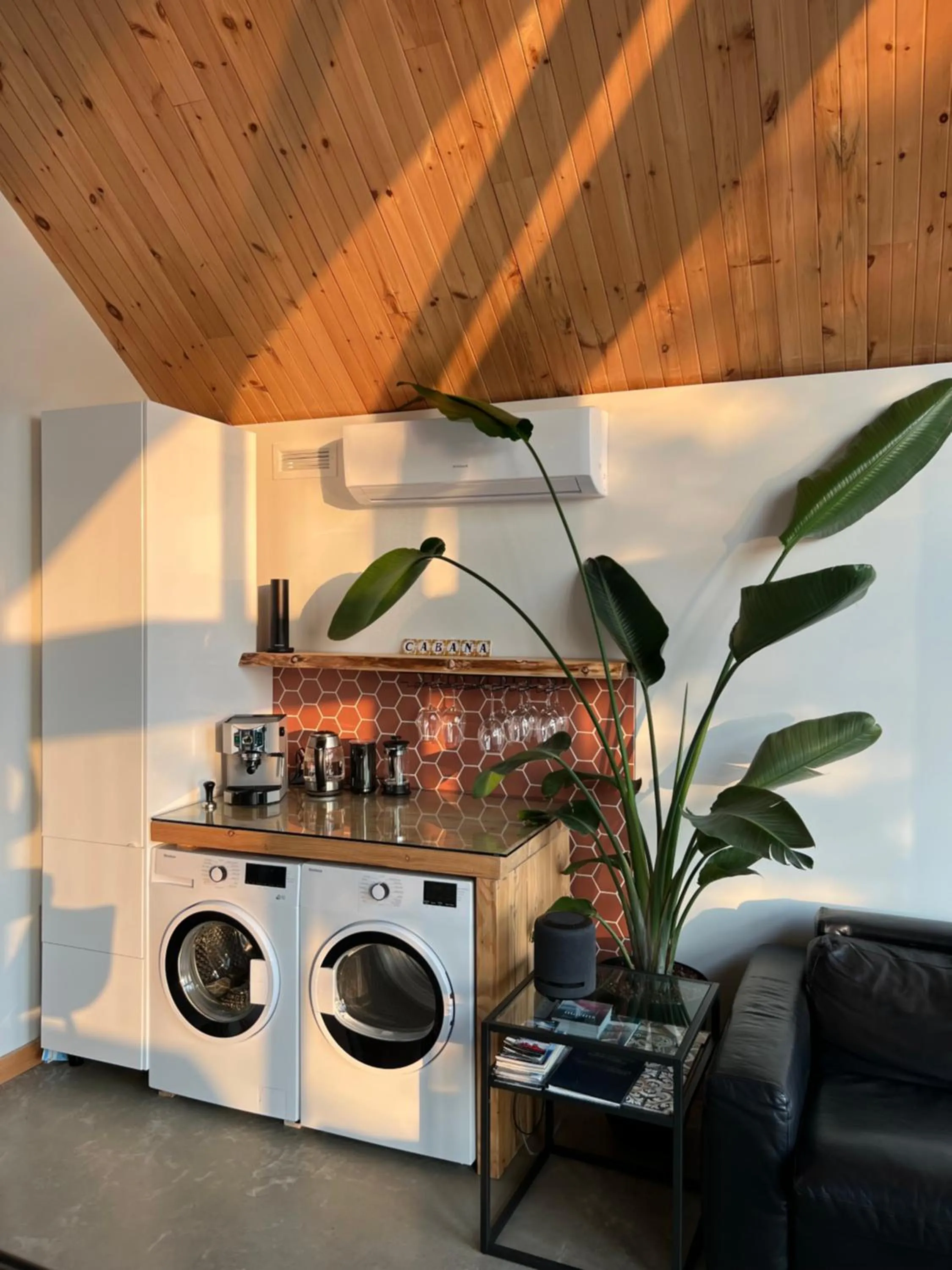 Coffee/tea facilities in Magical Loft : Breathtaking View & Cozy Fireplace
