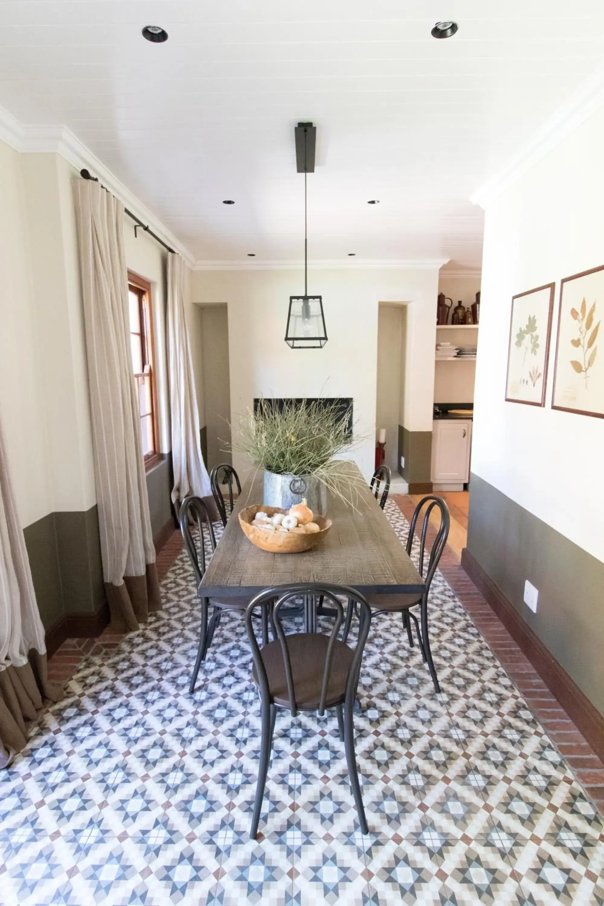 Dining area in La Clé Village Dining area in La Clé Village