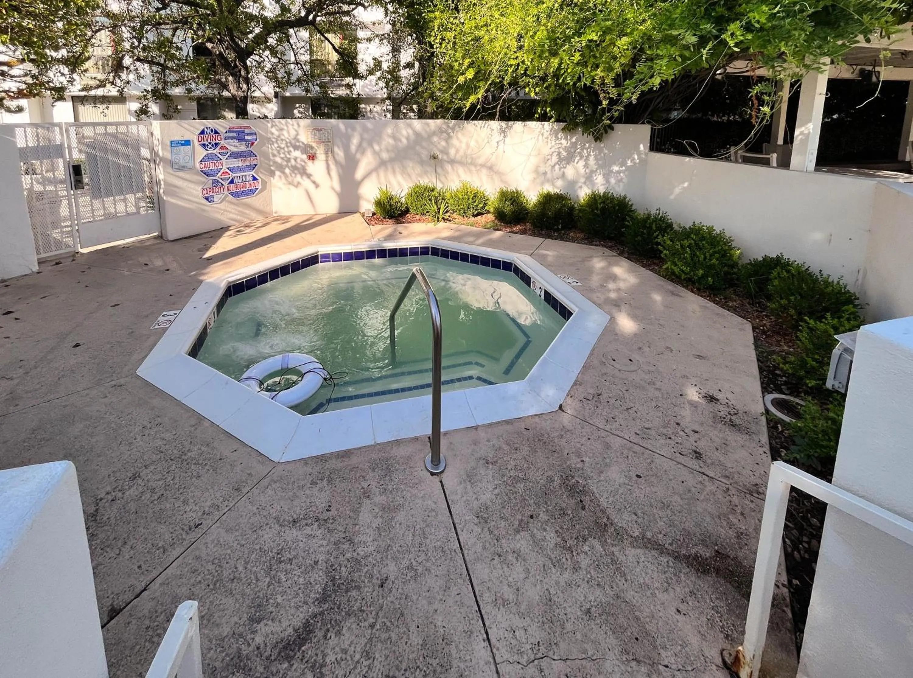 Swimming pool in Studio 6 Belmont, CA San Francisco Redwood