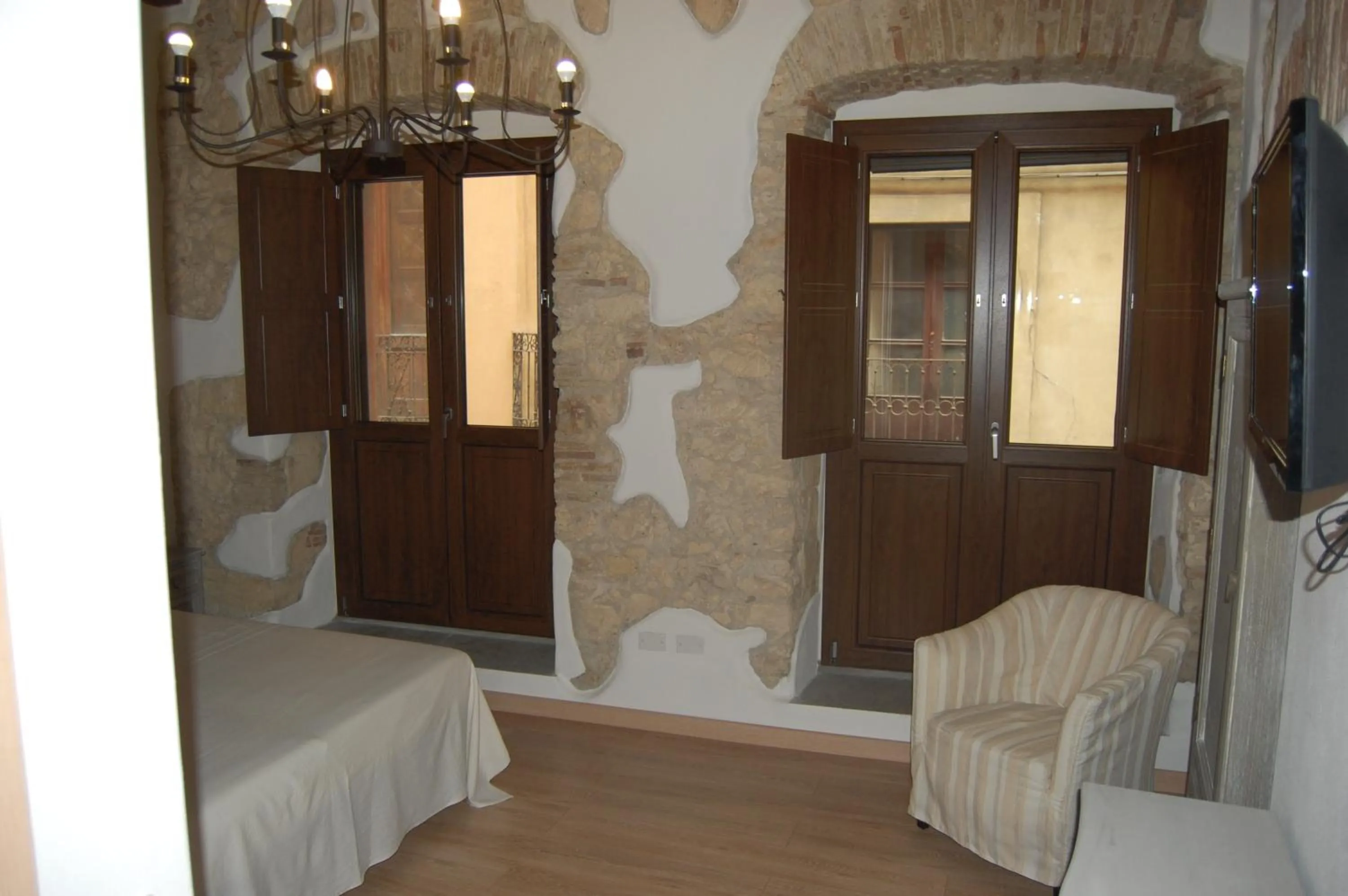 Photo of the whole room in Archè