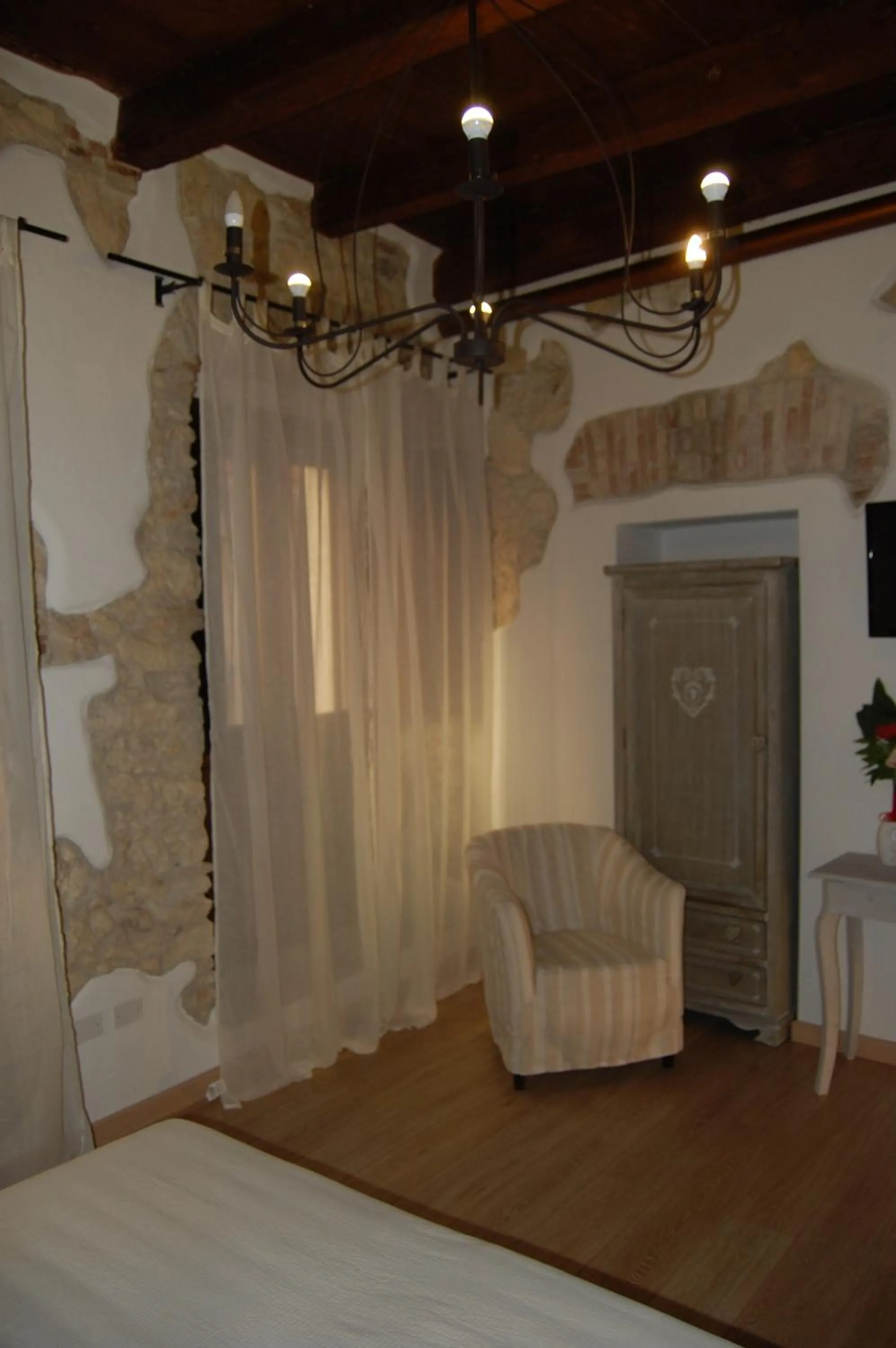 Seating area, Bed in Archè