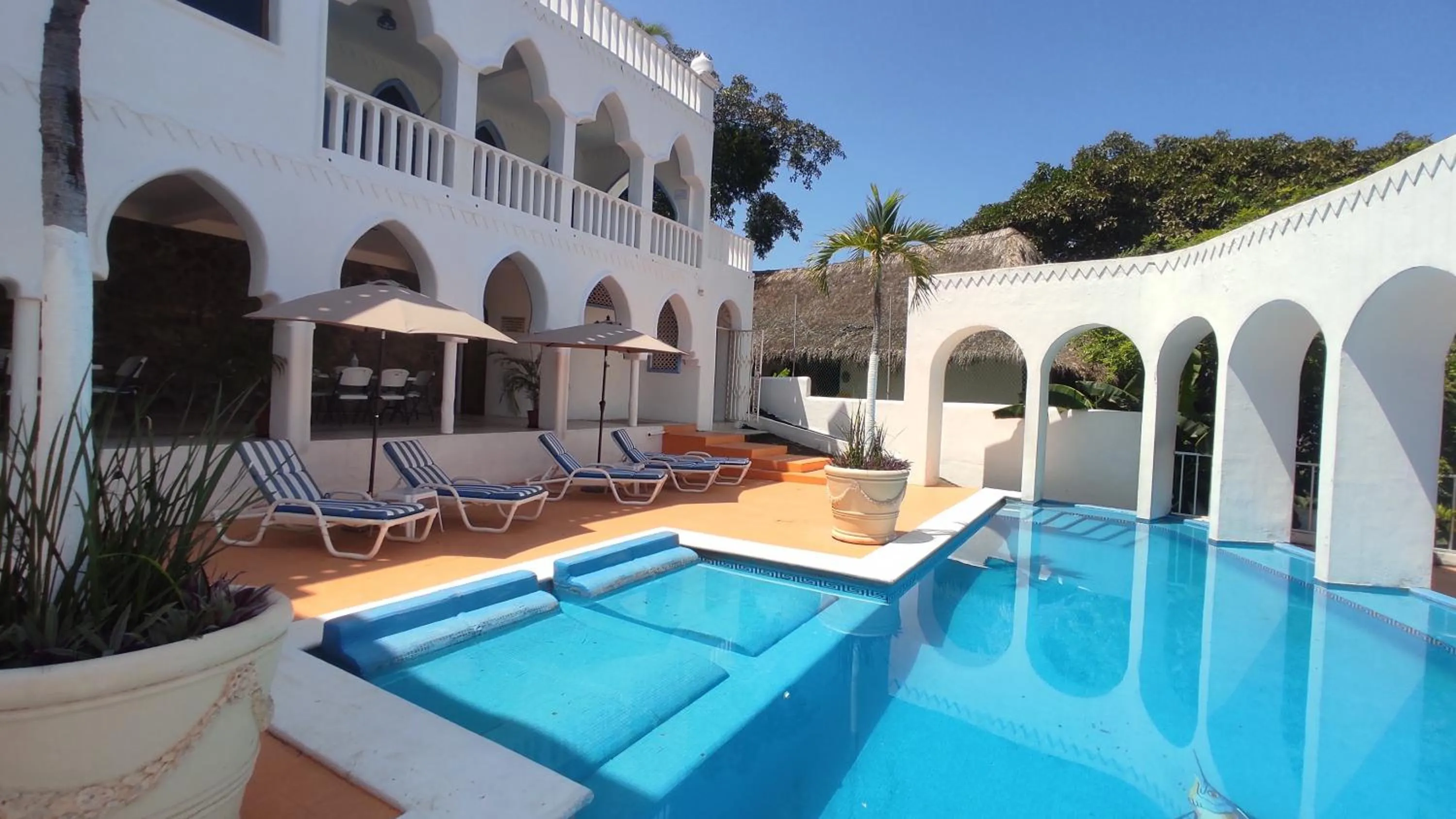 Swimming pool in Villas Paradise