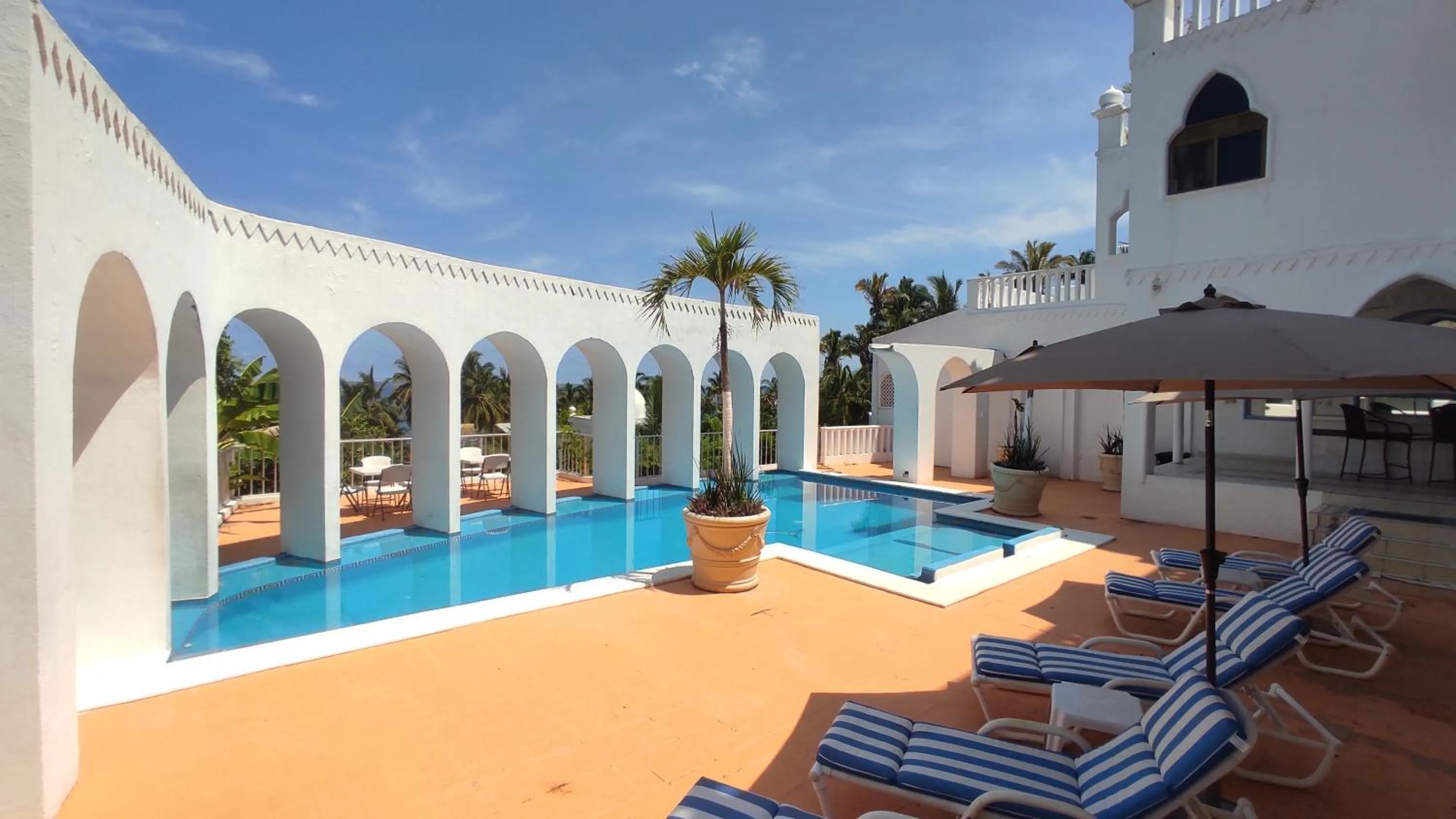 Swimming pool in Villas Paradise
