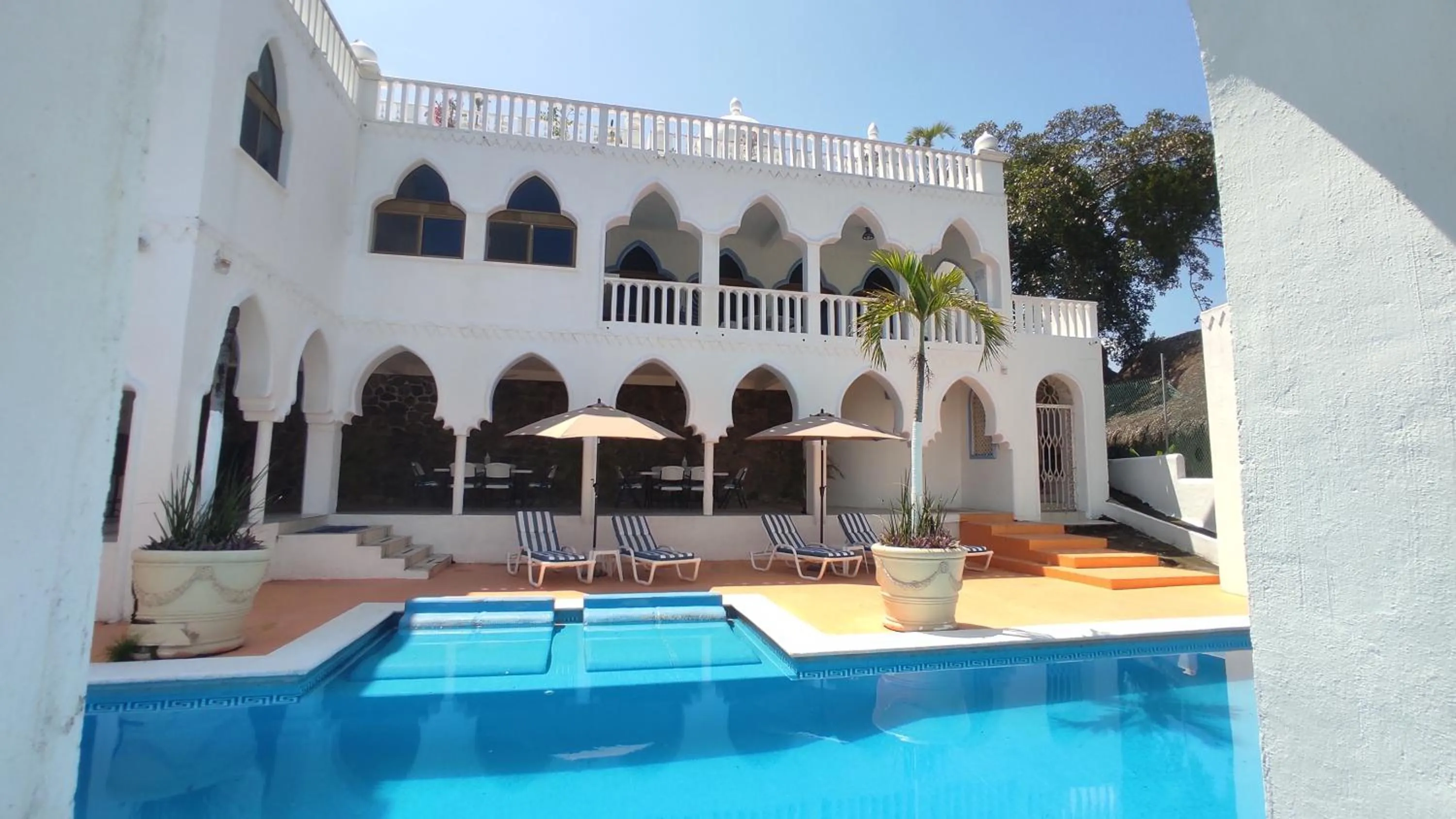 Swimming pool in Villas Paradise
