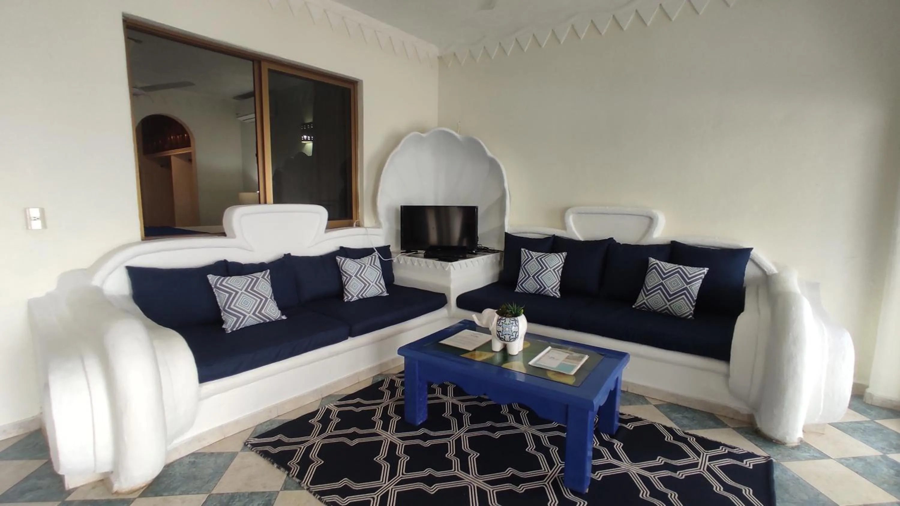 Living room, Bed in Villas Paradise