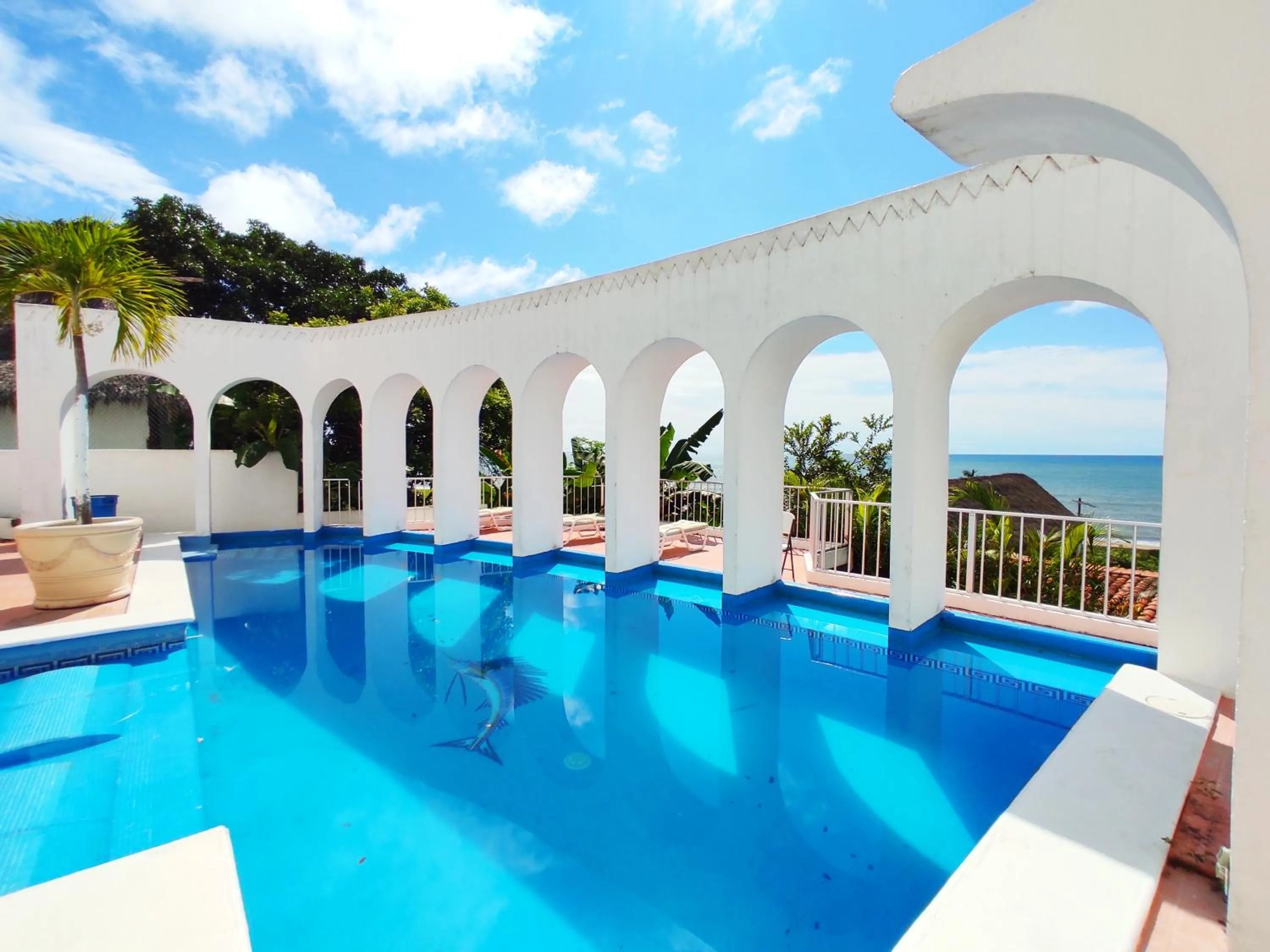 Swimming pool in Villas Paradise