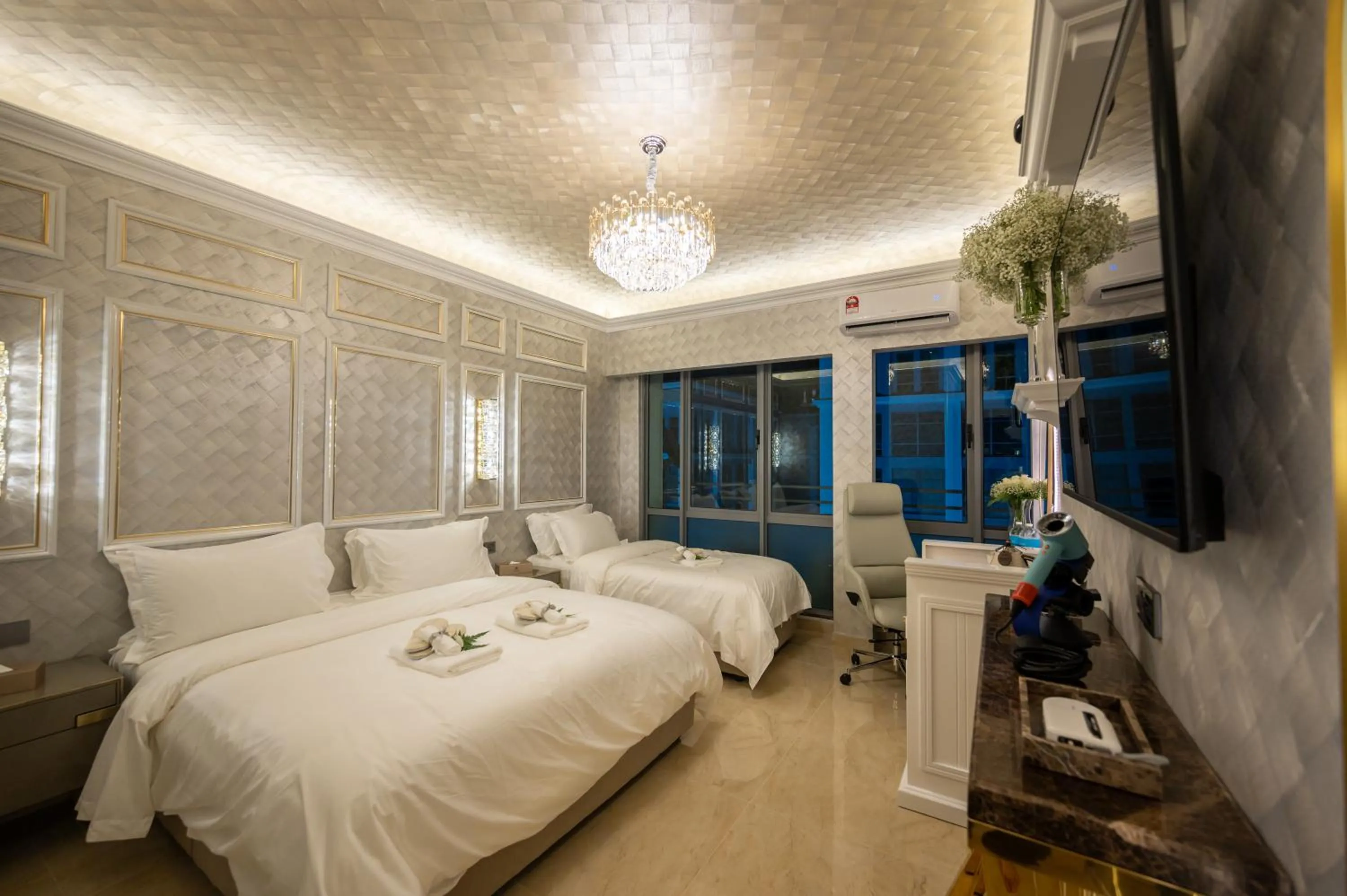 Photo of the whole room, Bed in Ritz Residence, Imago Mall Loft B