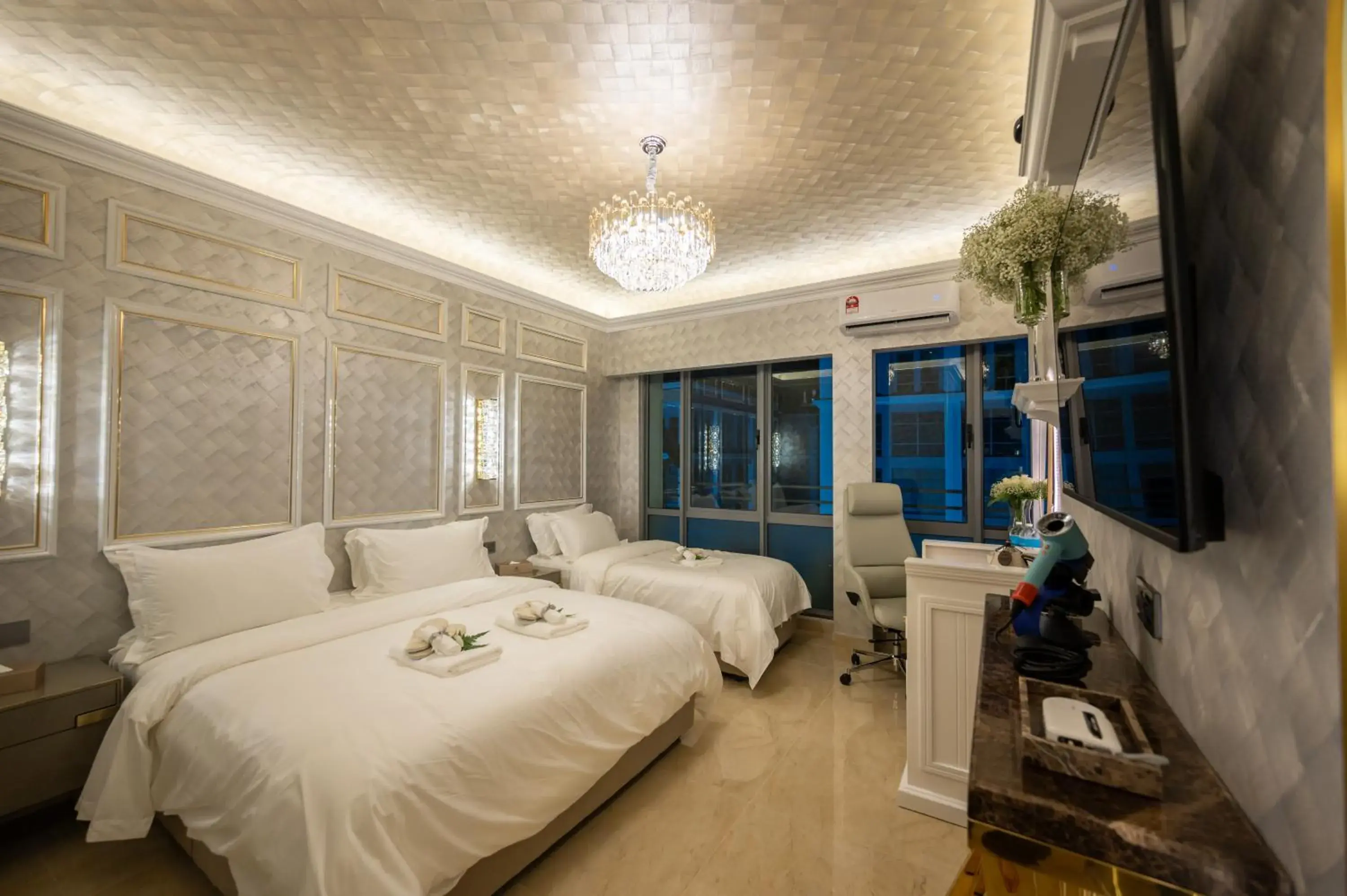 Photo of the whole room, Bed in Ritz Residence, Imago Mall Loft B Photo of the whole room, Bed in Ritz Residence, Imago Mall Loft B