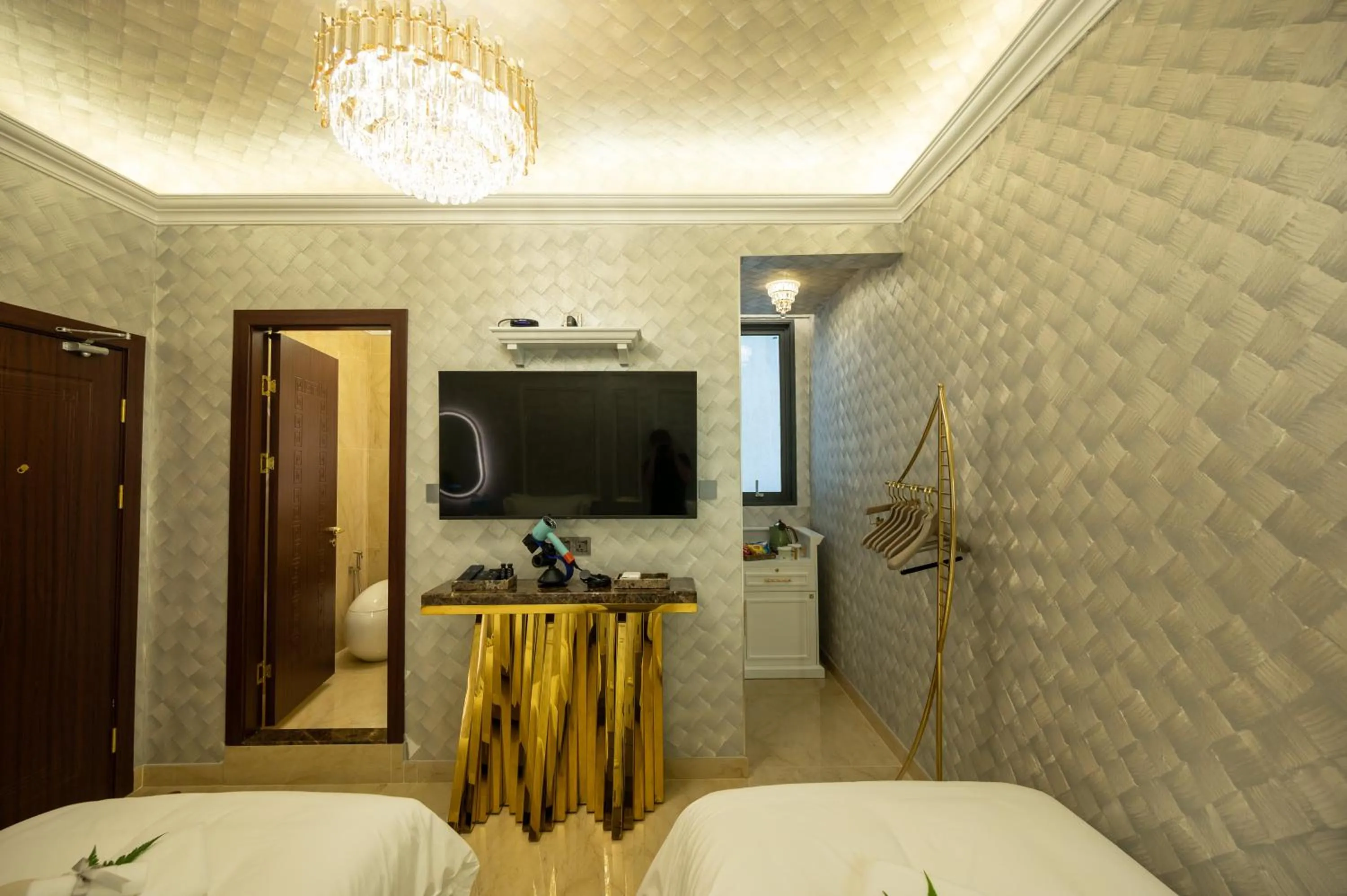 TV and multimedia, Bed in Ritz Residence, Imago Mall Loft B