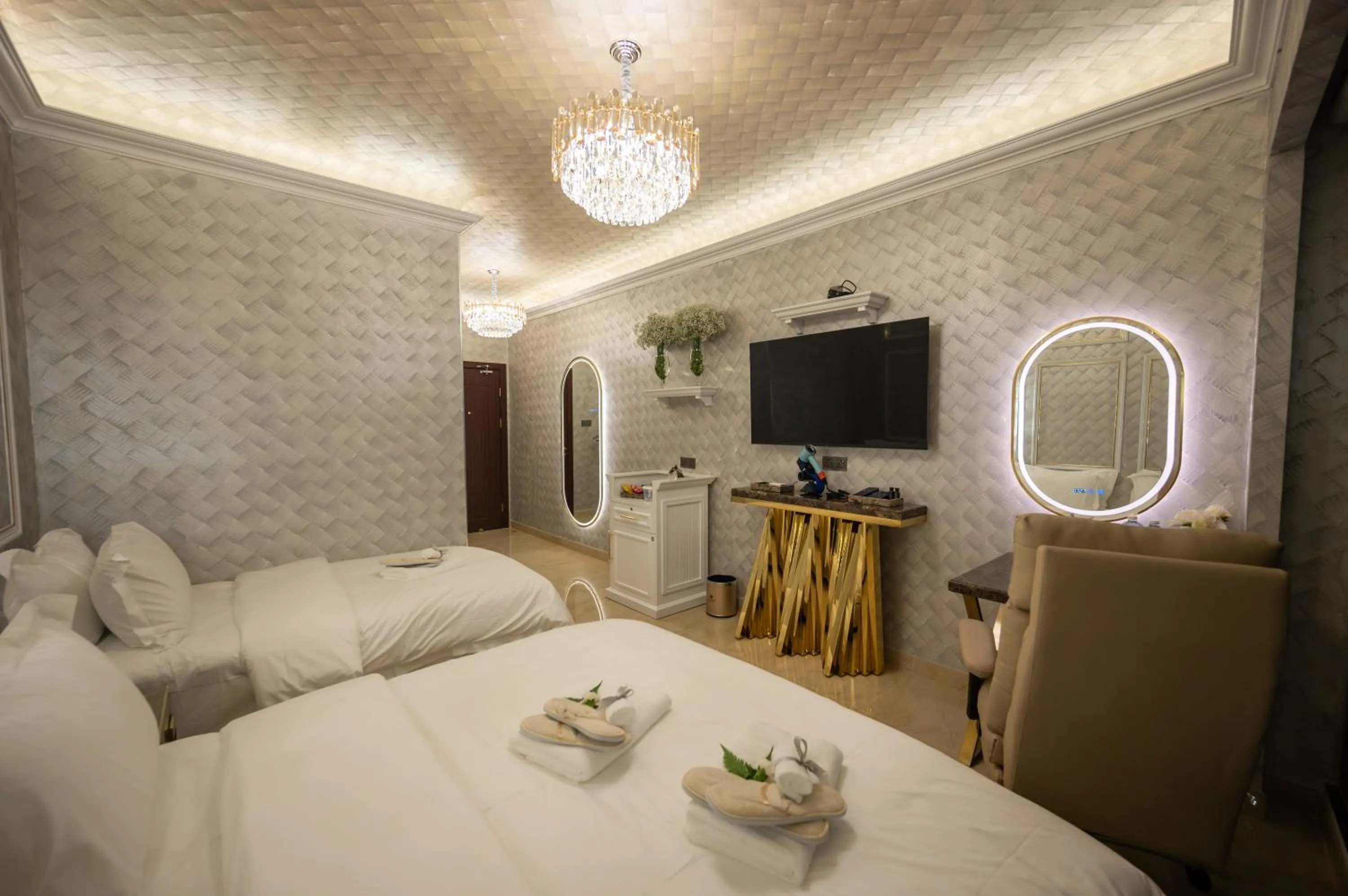 Bedroom, Bed in Ritz Residence, Imago Mall Loft B