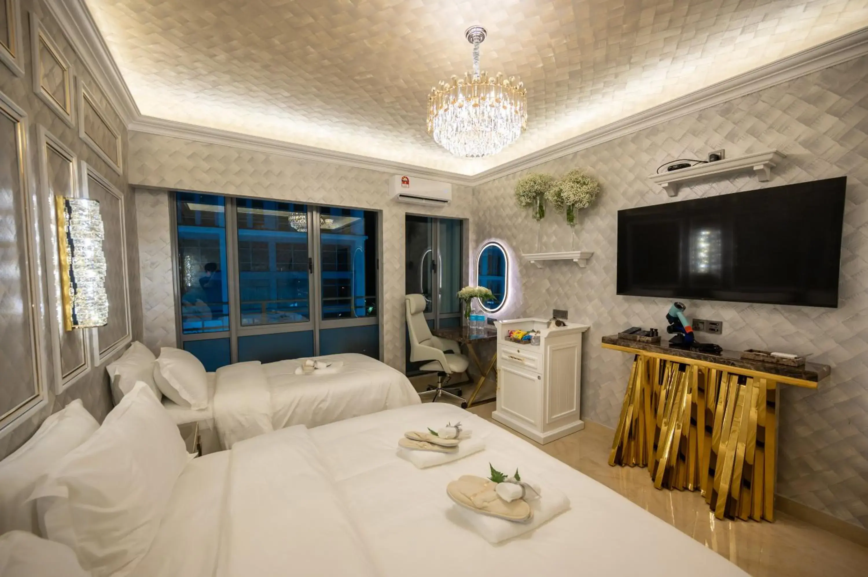 Bed in Ritz Residence, Imago Mall Loft B Bed in Ritz Residence, Imago Mall Loft B