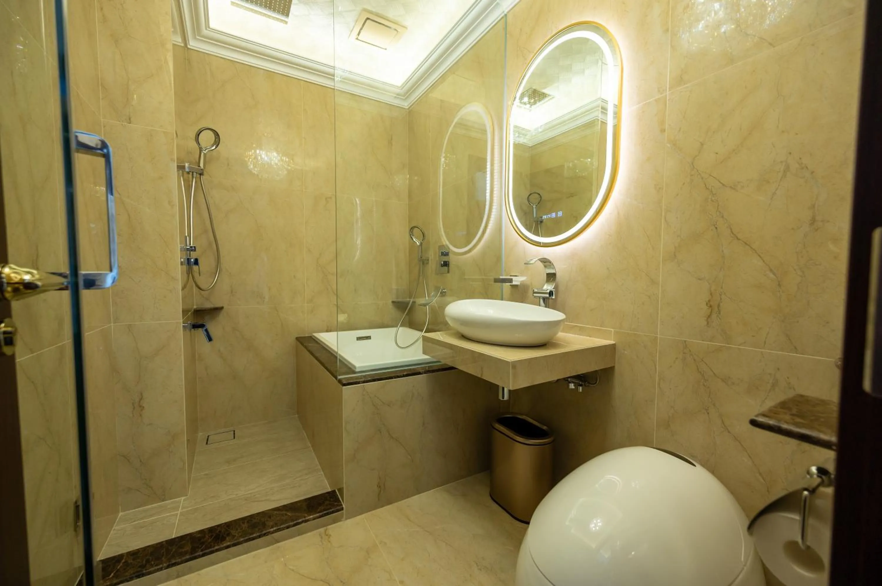 Shower in Ritz Residence, Imago Mall Loft B