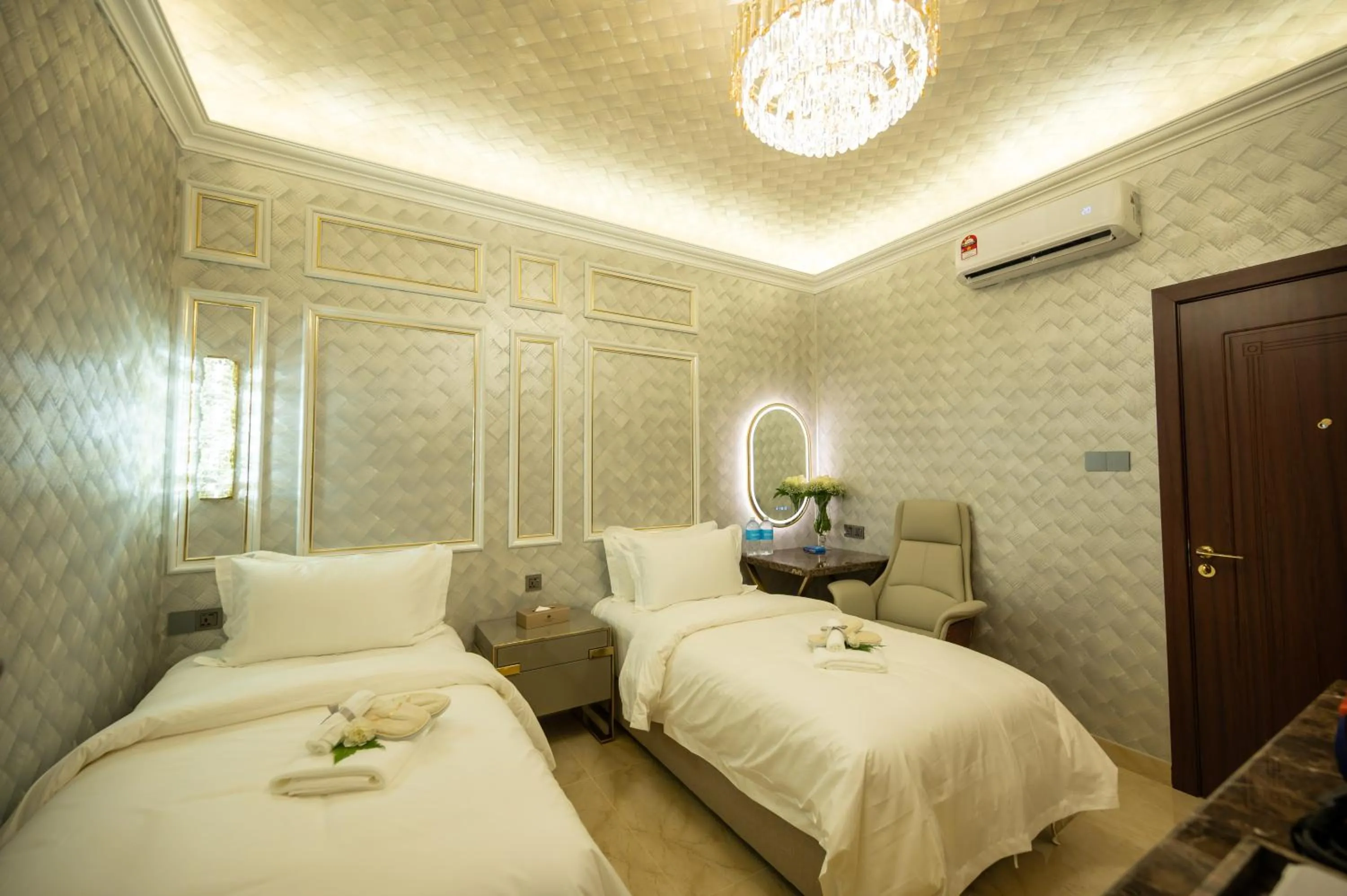 Photo of the whole room, Bed in Ritz Residence, Imago Mall Loft B