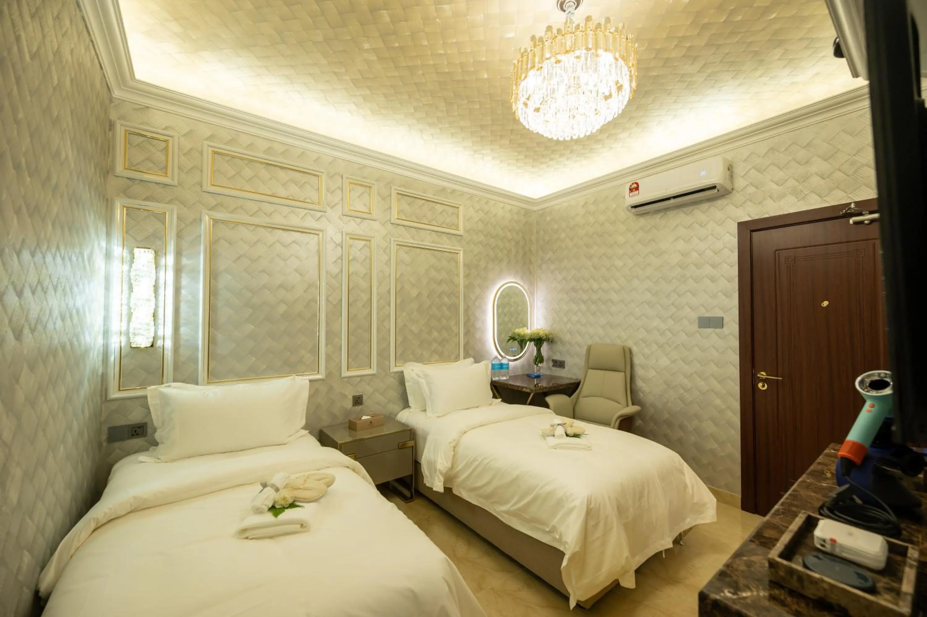 Photo of the whole room, Bed in Ritz Residence, Imago Mall Loft B