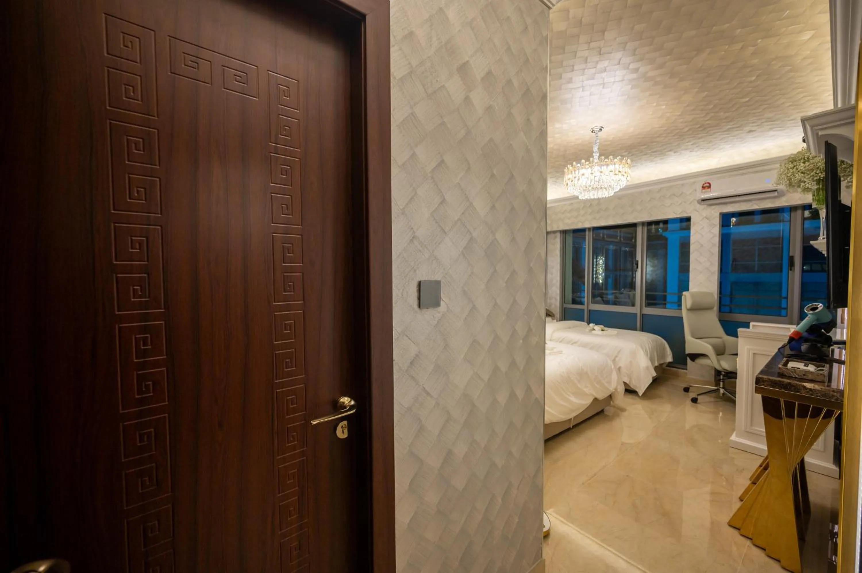 Photo of the whole room, Bed in Ritz Residence, Imago Mall Loft B