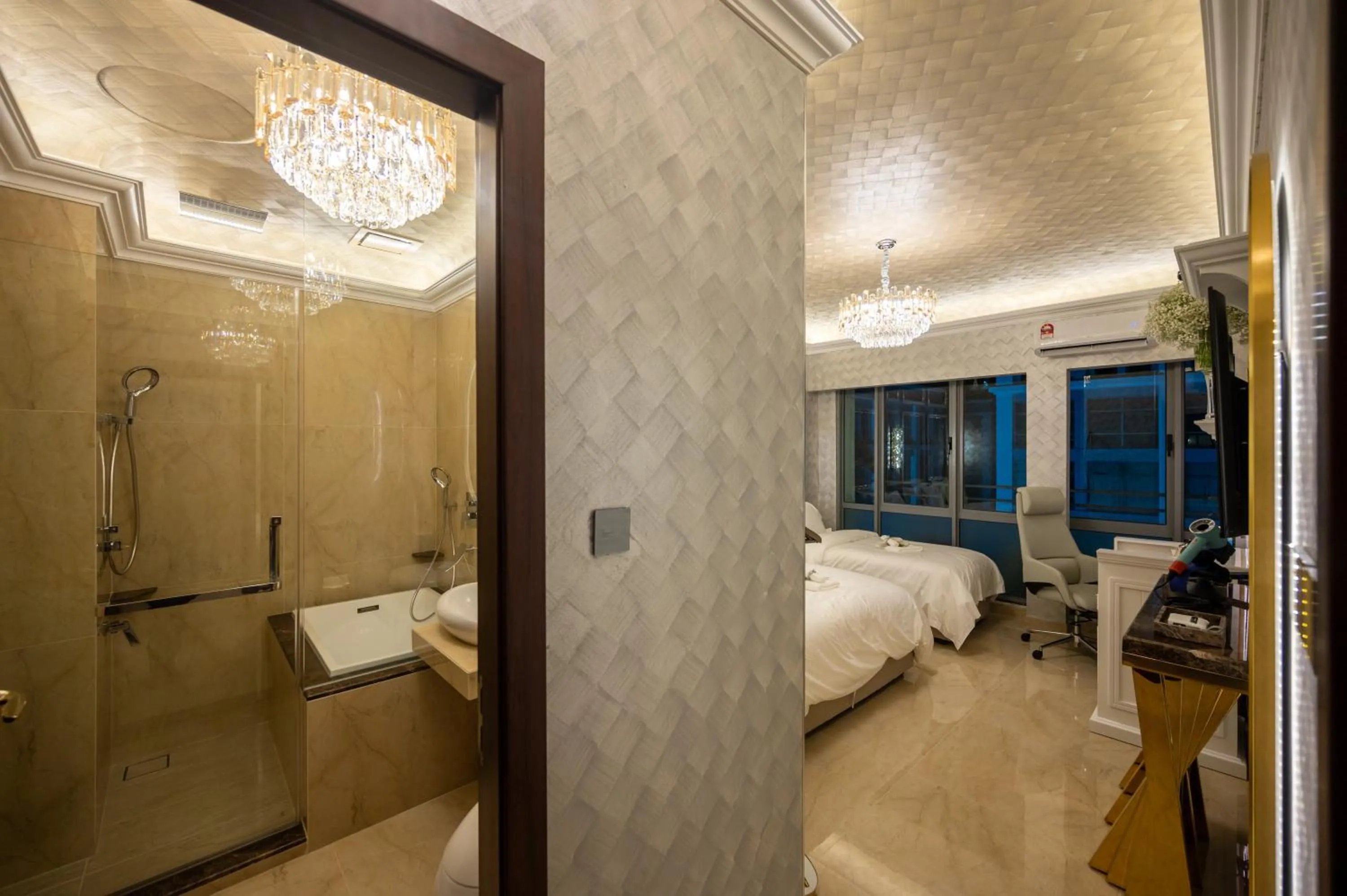 Shower, Bed in Ritz Residence, Imago Mall Loft B