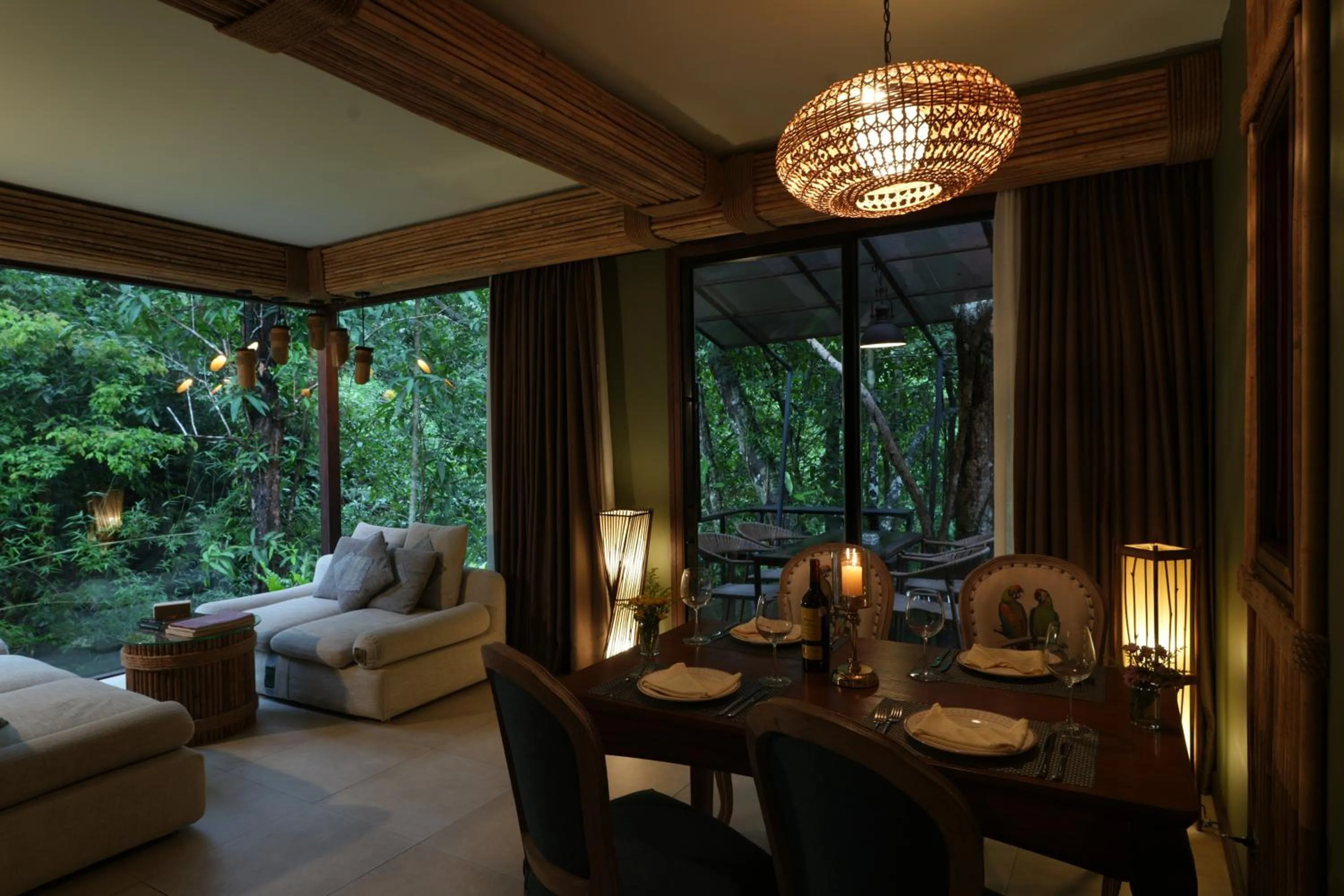 Dining area in Nampien Yorla Pa