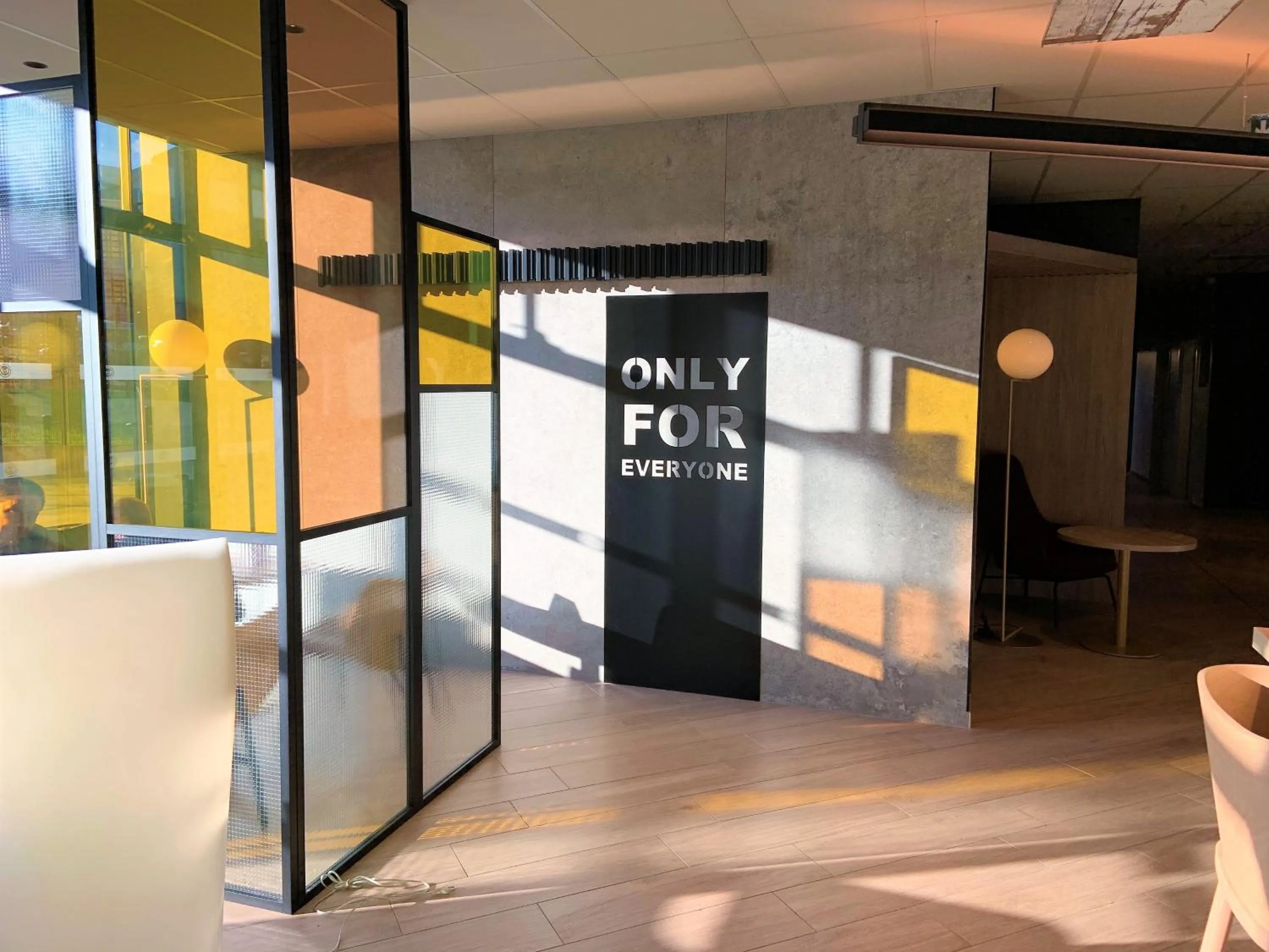 Lobby or reception in B&B HOTEL Paris Porte des Lilas