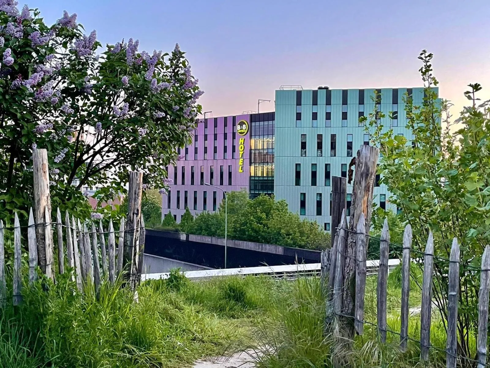 Property building in B&B HOTEL Paris Porte des Lilas