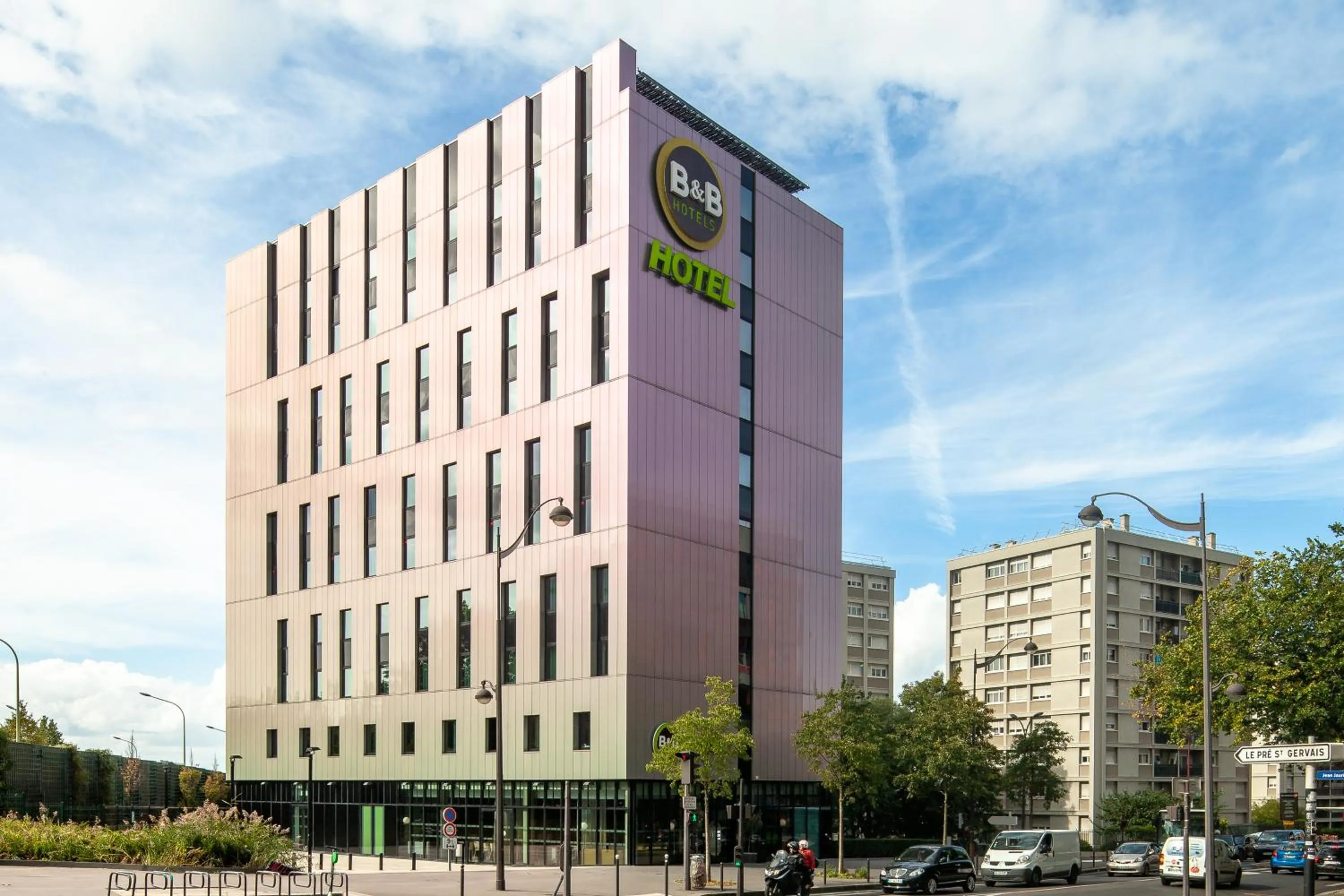 Facade/entrance in B&B HOTEL Paris Porte des Lilas