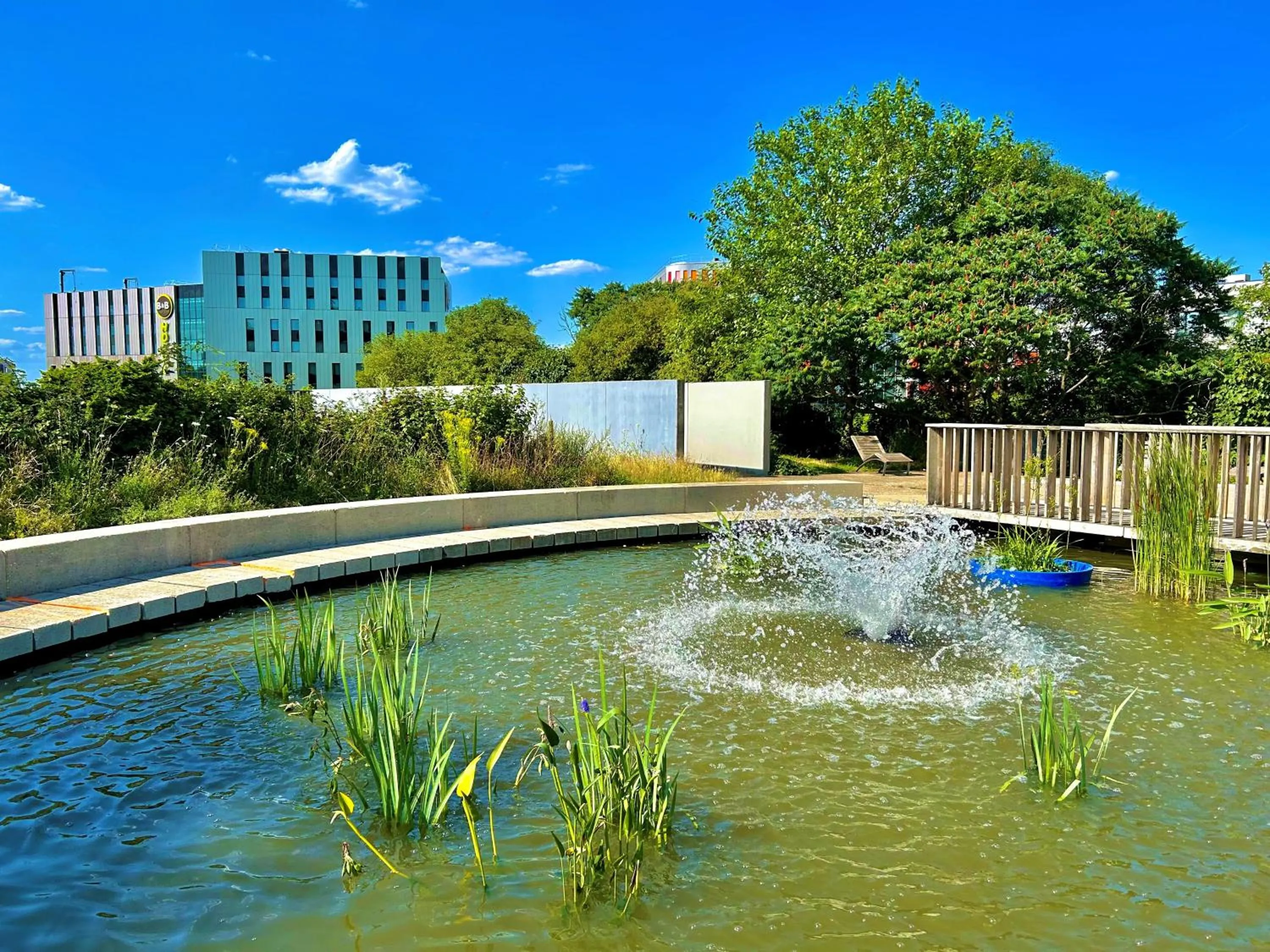 Neighbourhood in B&B HOTEL Paris Porte des Lilas