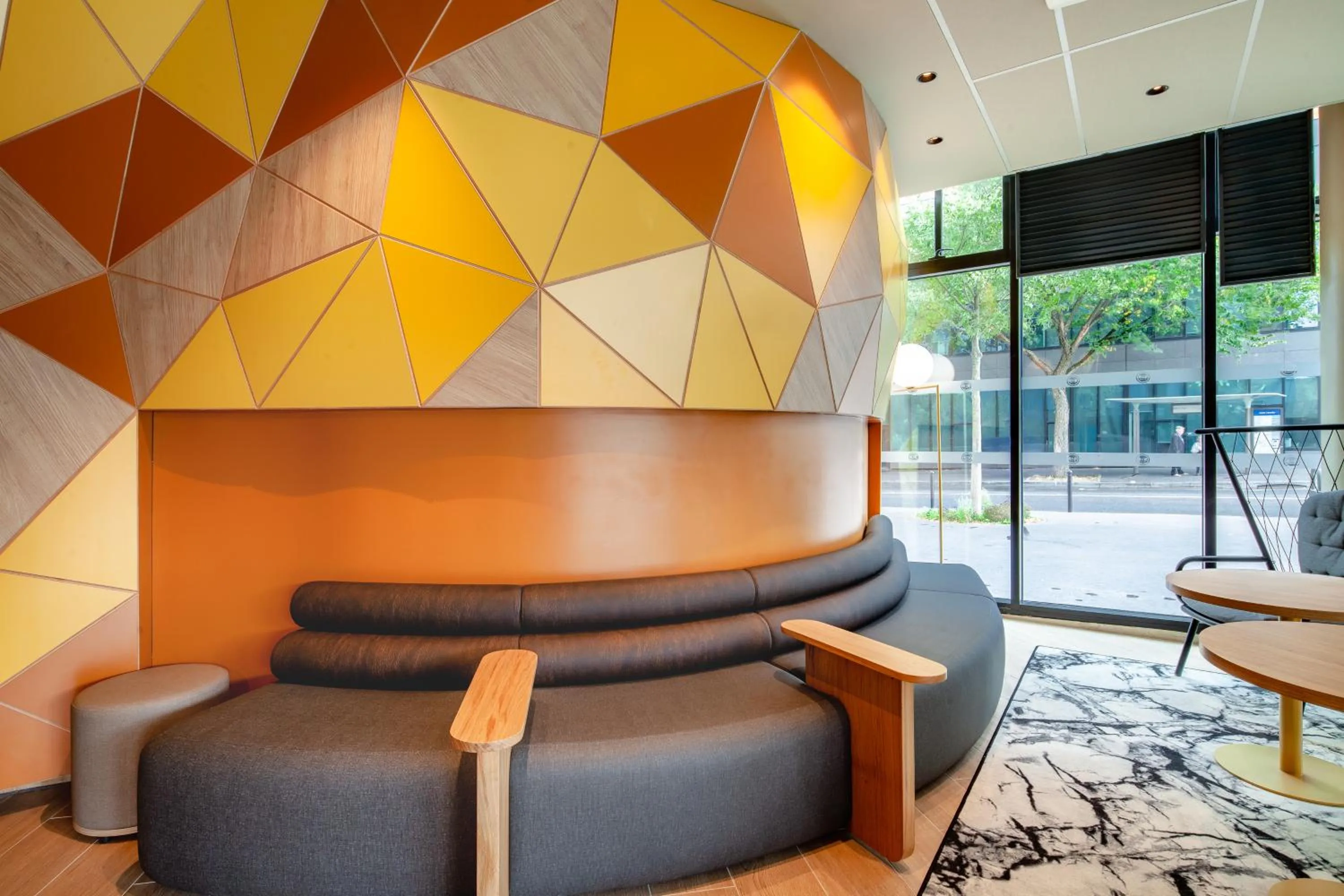 Lobby or reception in B&B HOTEL Paris Porte des Lilas