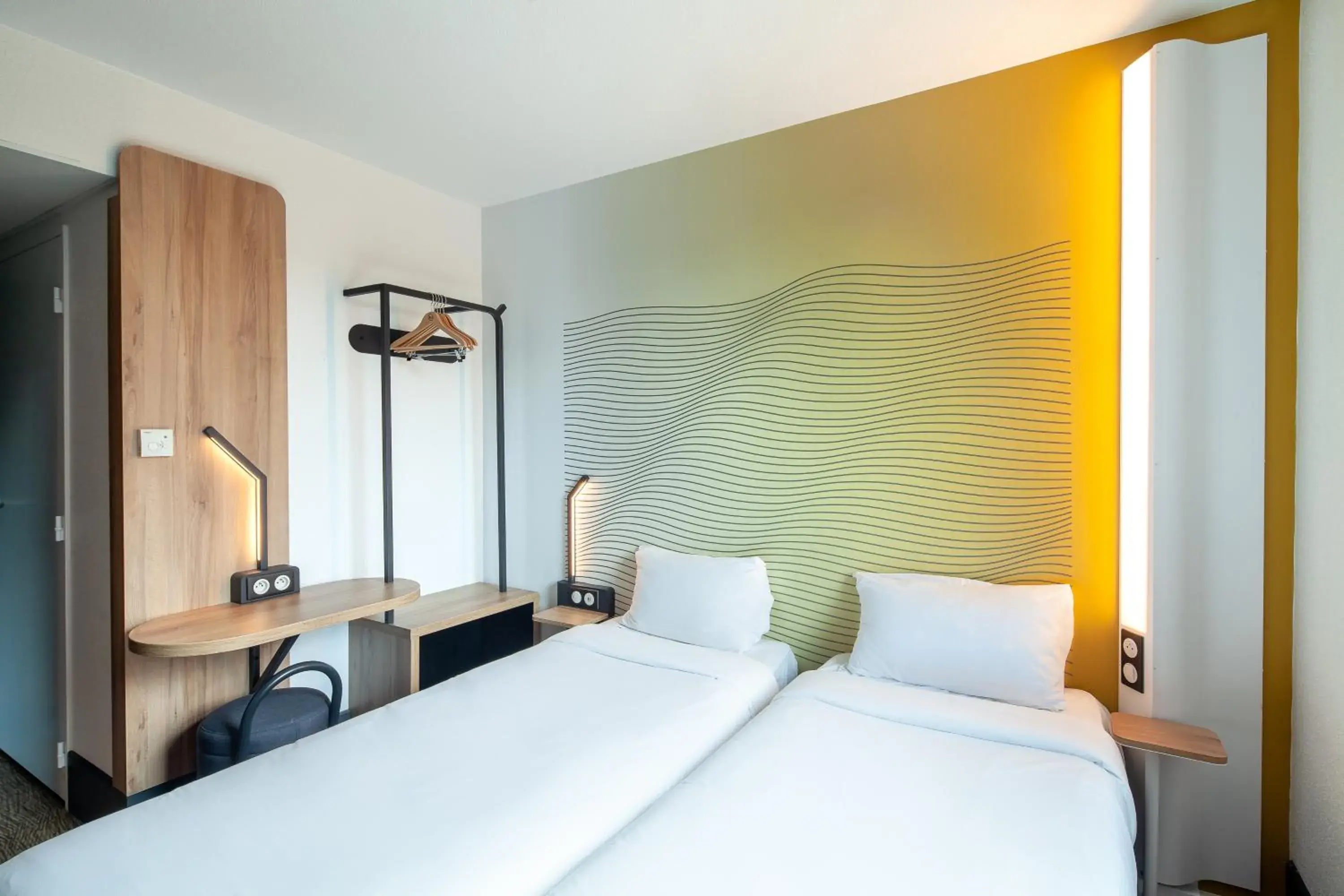 Bedroom, Bed in B&B HOTEL Paris Porte des Lilas