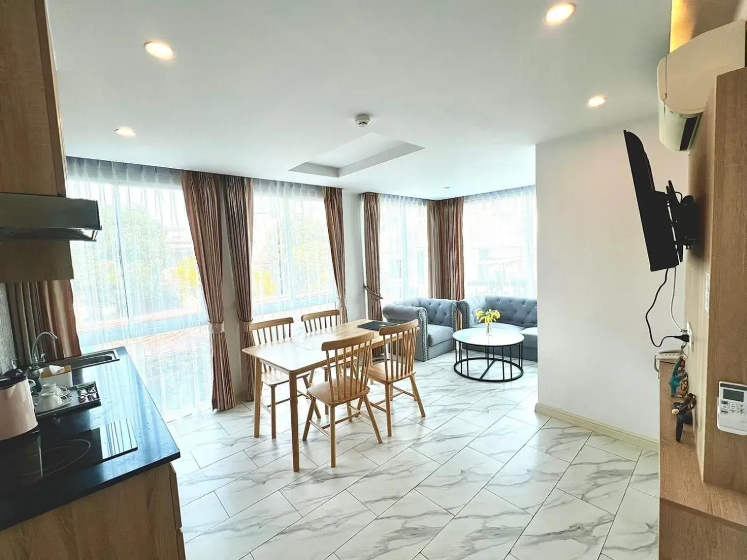 Restaurant/places to eat in D Eco Wellness Center Restaurant/places to eat in D Eco Wellness Center