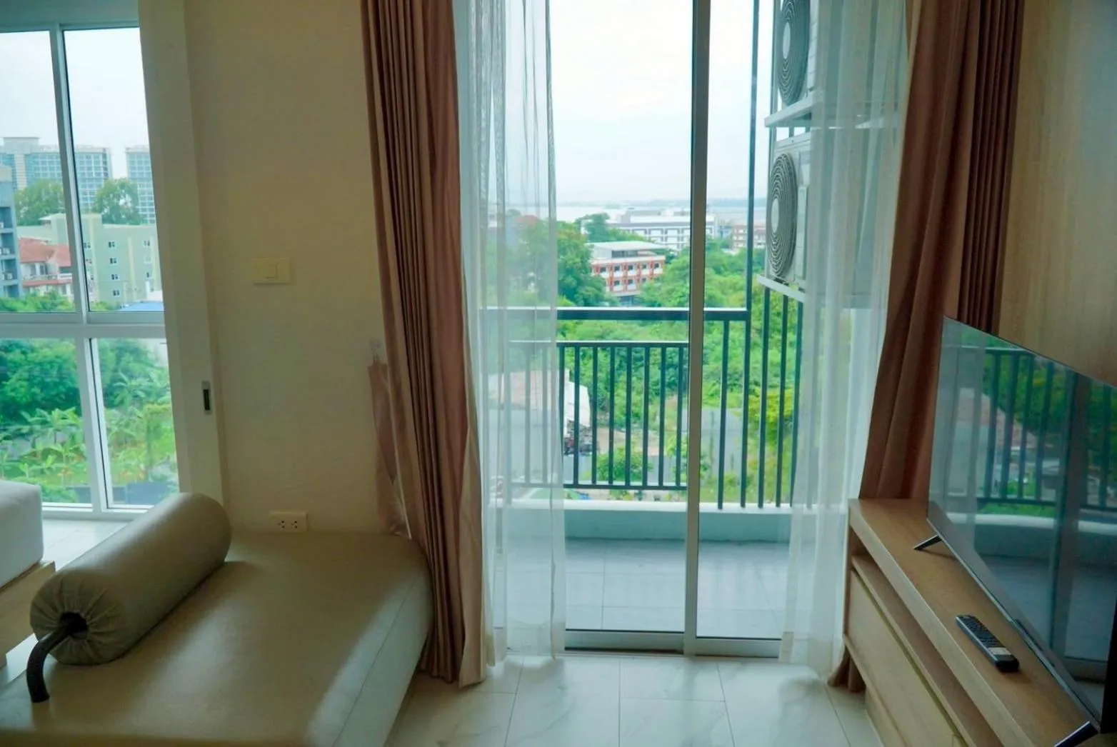 Photo of the whole room in D Eco Wellness Center