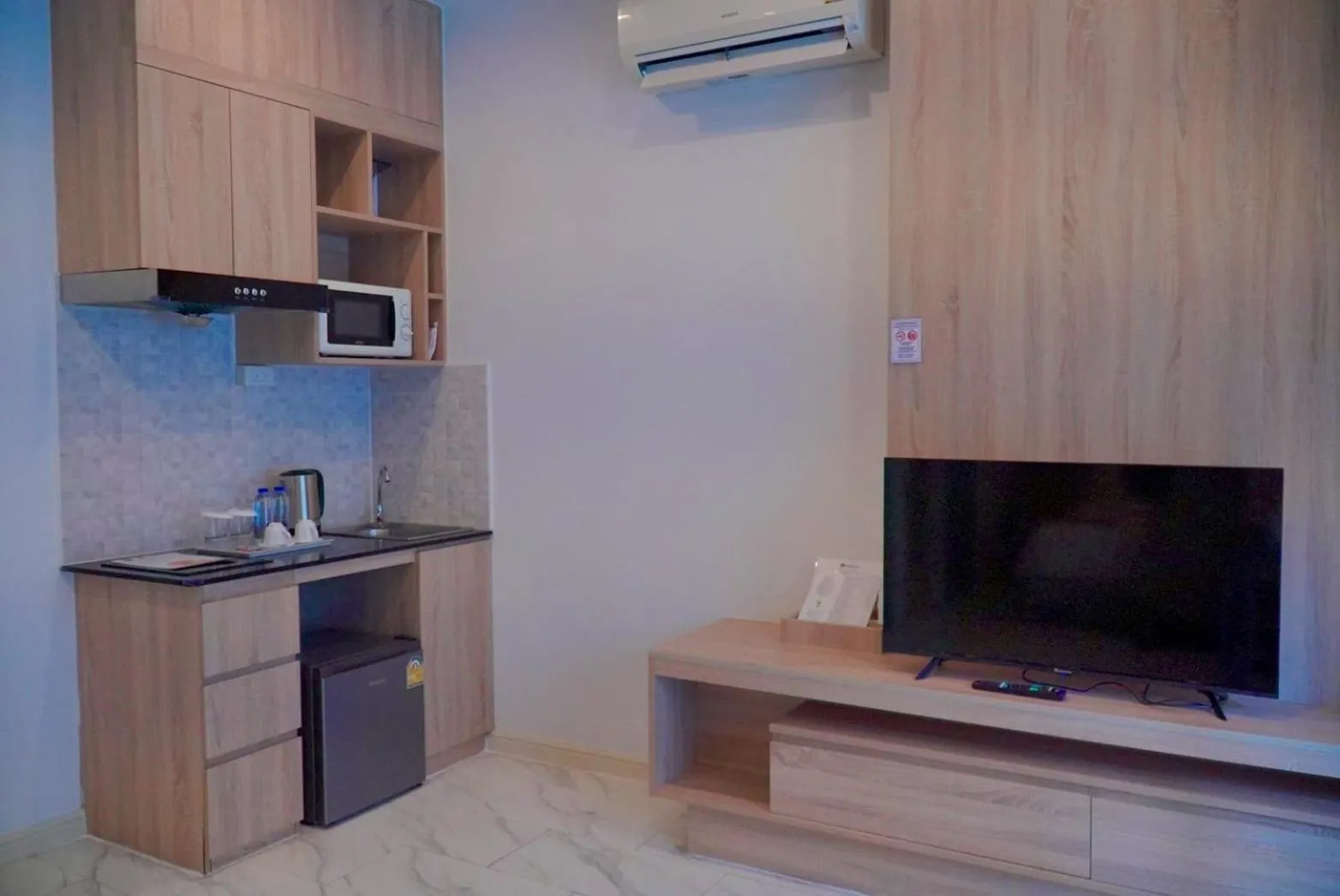 Kitchen or kitchenette in D Eco Wellness Center