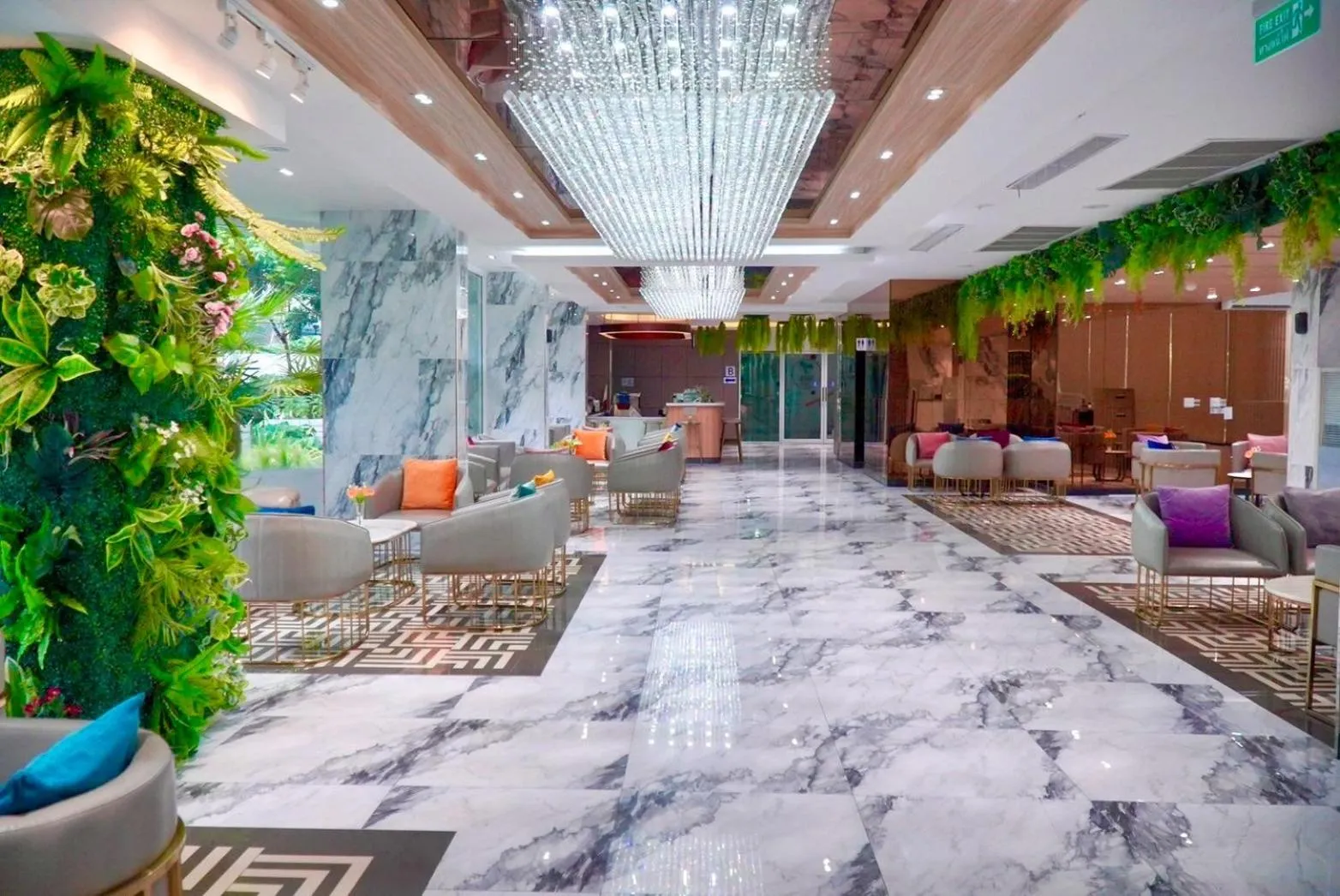 Communal lounge/ TV room in D Eco Wellness Center