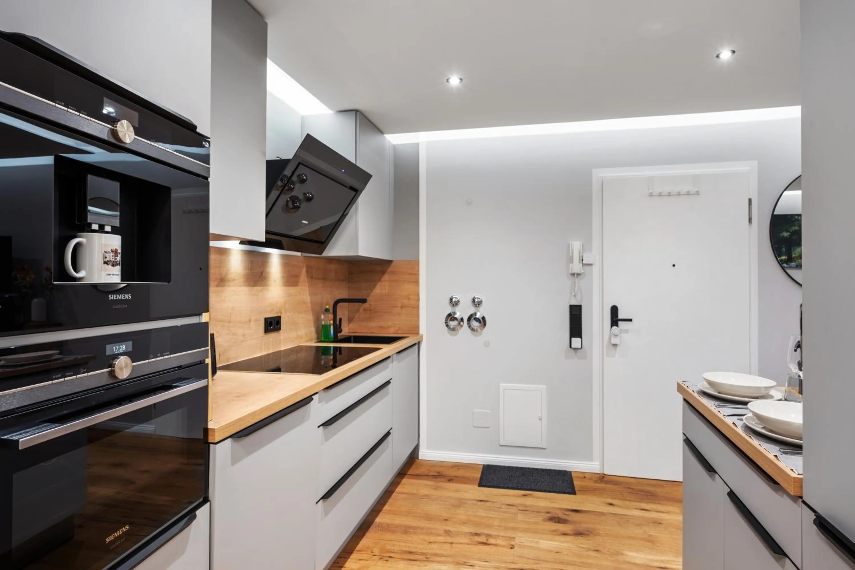 EDLER WOHNRAUM Noble Stadtoase mit Boxspringbett, Kaffeevollautomat, Lift & Parkplatz