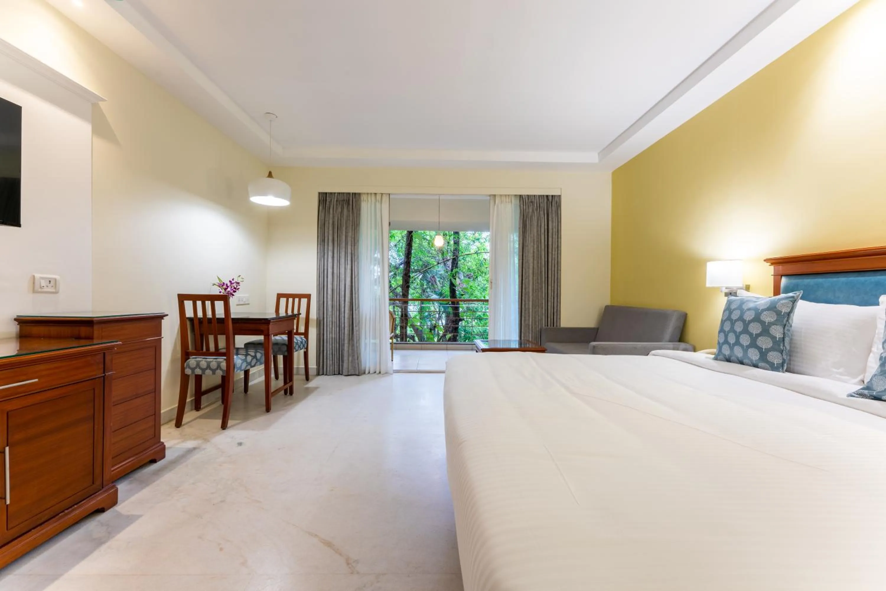 Bed in Club Mahindra Golden Landmark, Mysuru