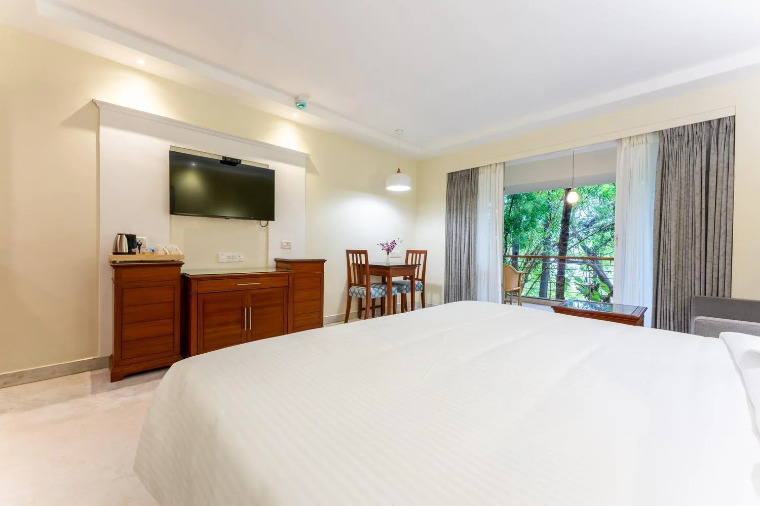 Bed in Club Mahindra Golden Landmark, Mysuru