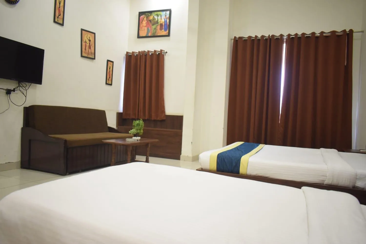 Bed in Hotel Lakshya Sheesh Mahal Indore