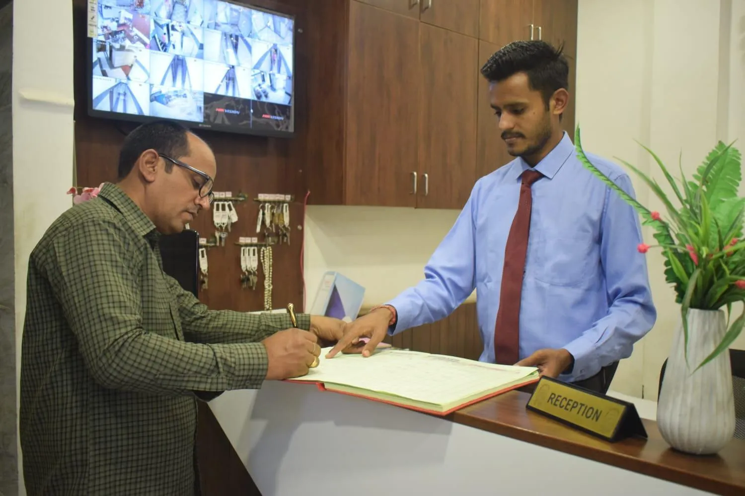 Lobby or reception in Hotel Lakshya Sheesh Mahal Indore