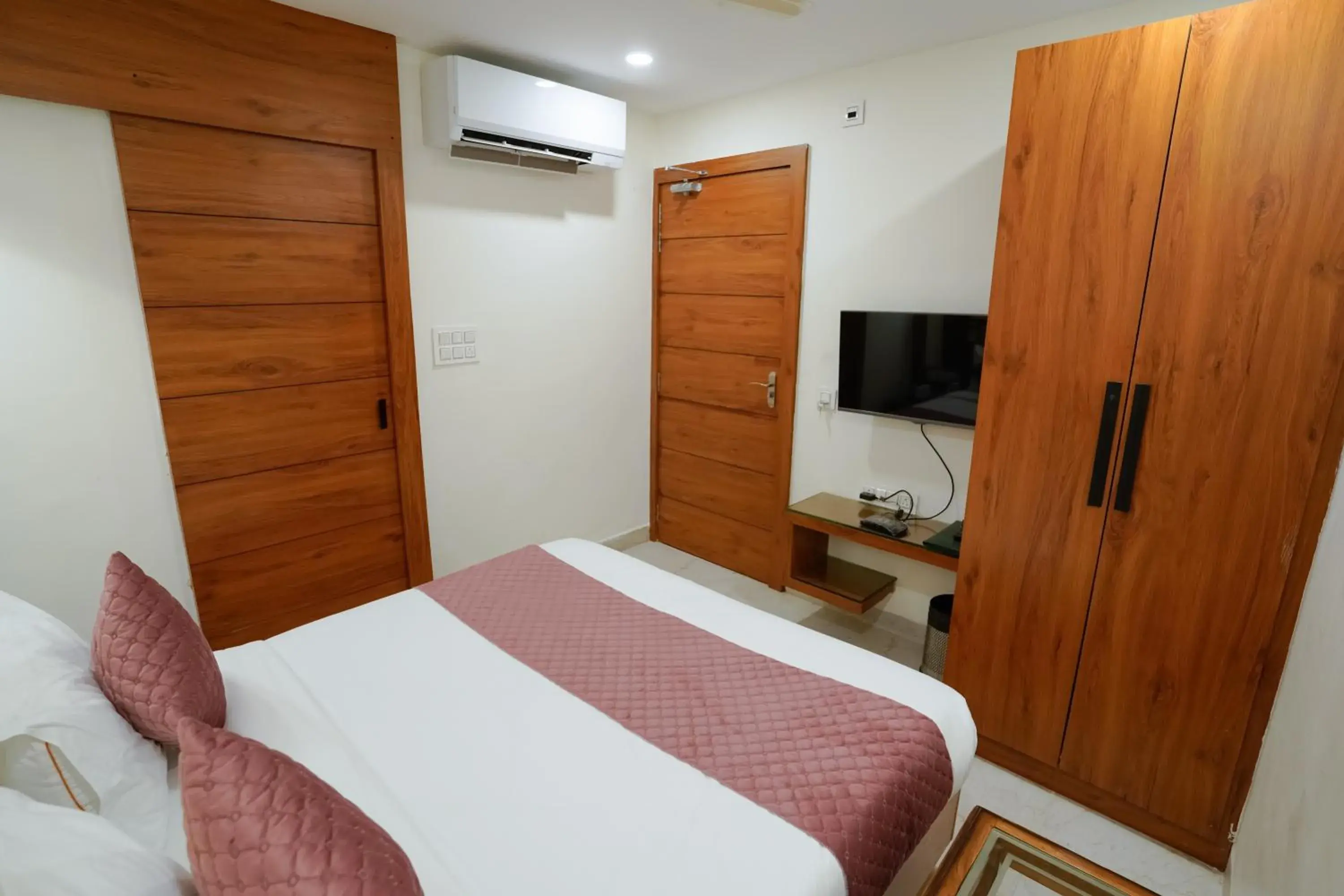 Economy Double Room in Hotel Heera Residency Economy Double Room in Hotel Heera Residency
